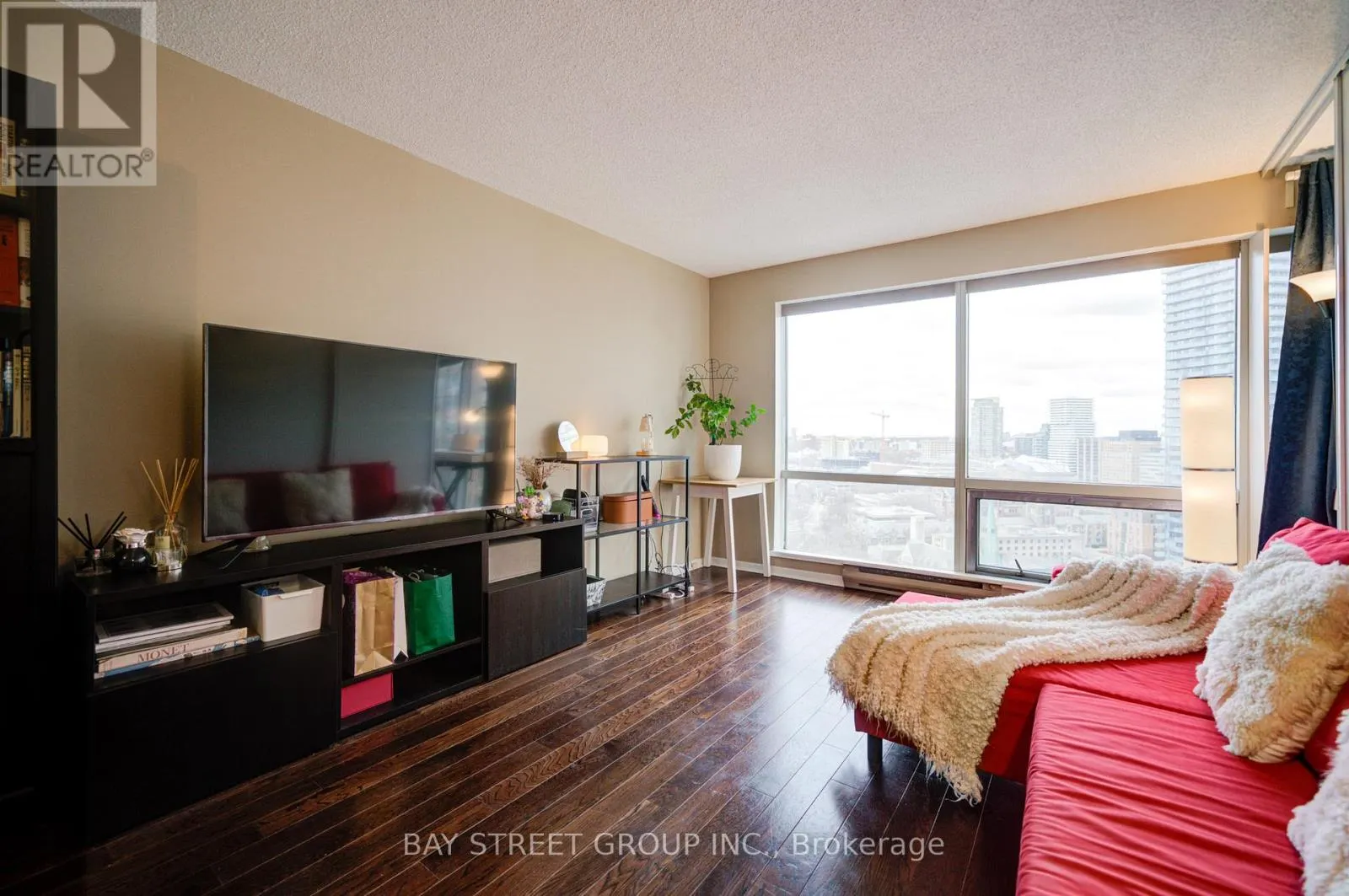 2203 - 1001 BAY STREET