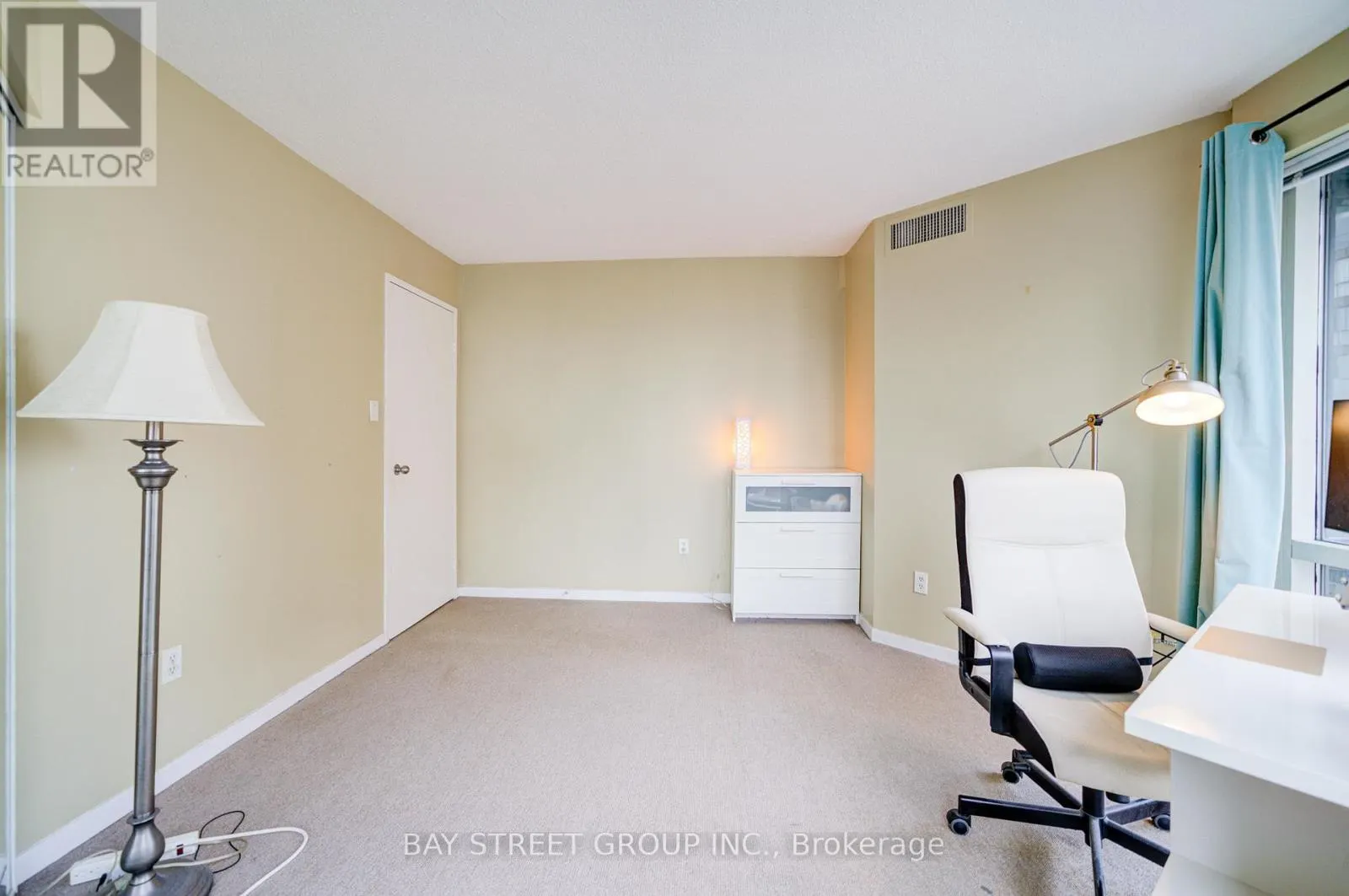 2203 - 1001 BAY STREET