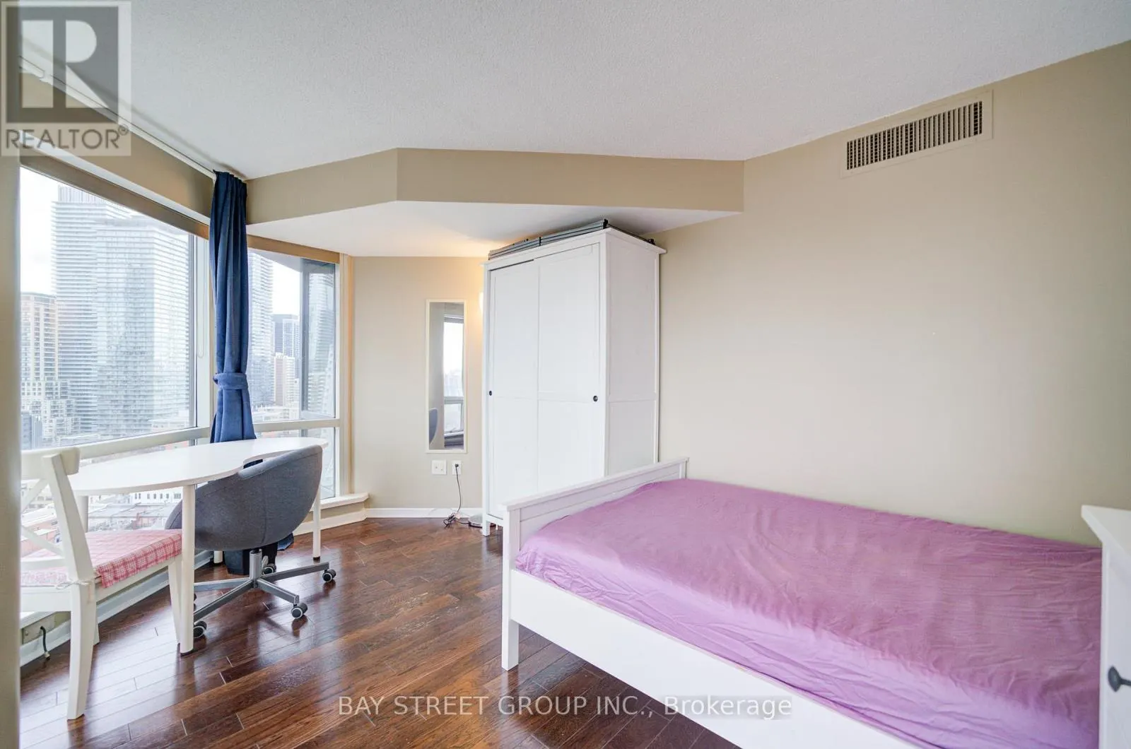 2203 - 1001 BAY STREET
