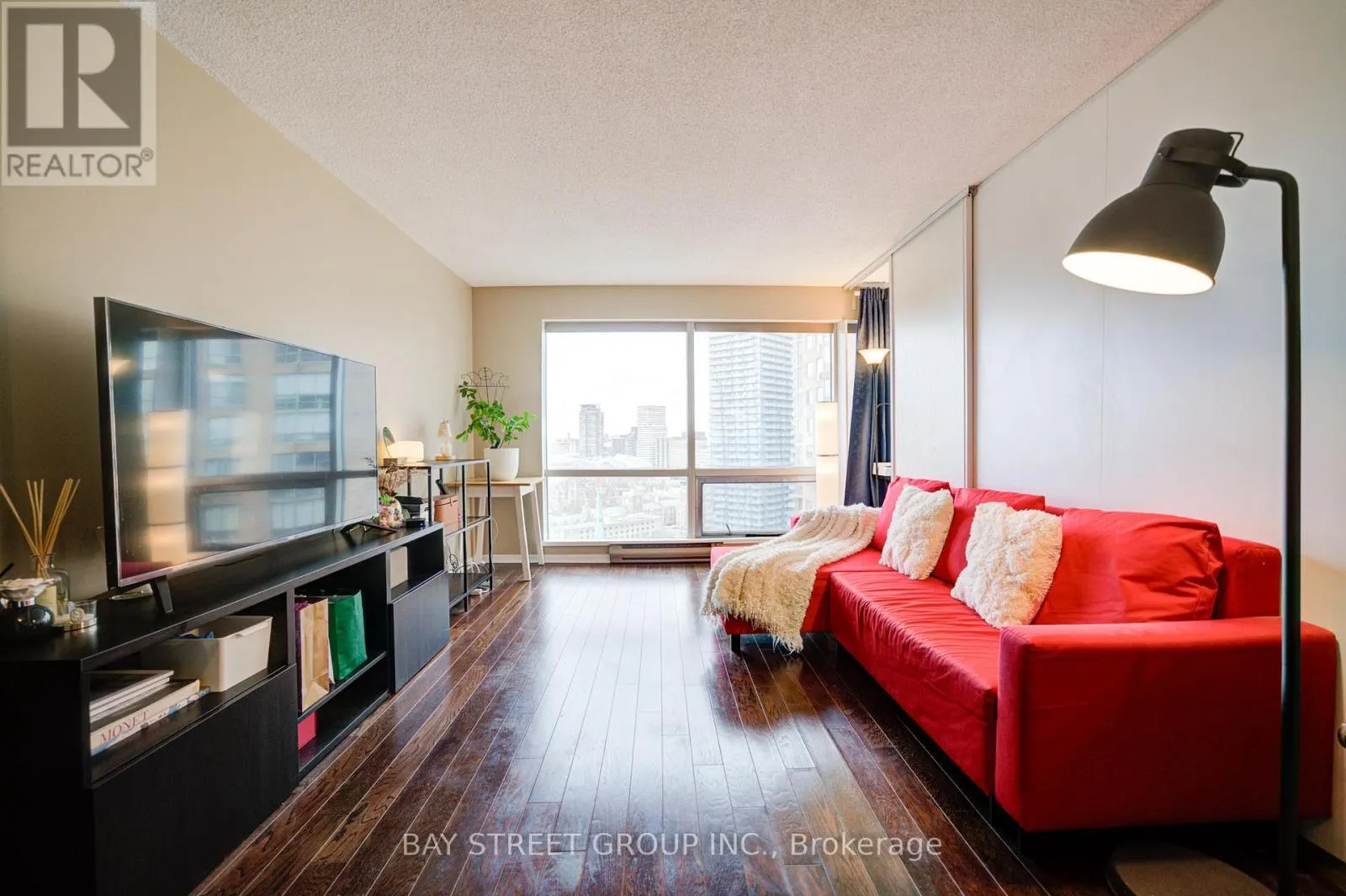 2203 - 1001 BAY STREET