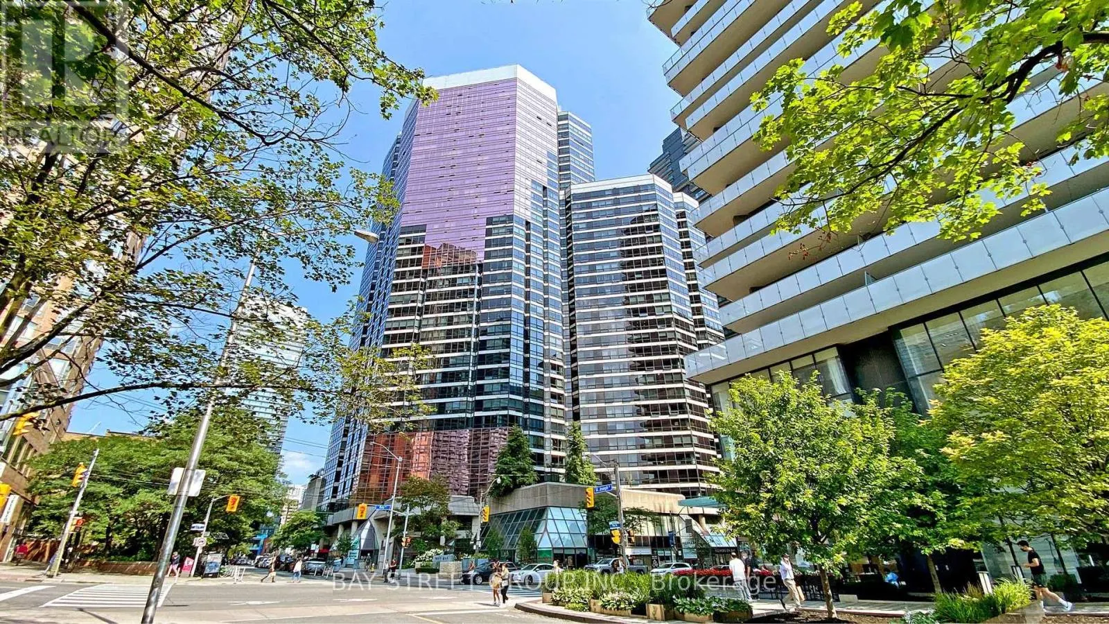 2203 - 1001 BAY STREET