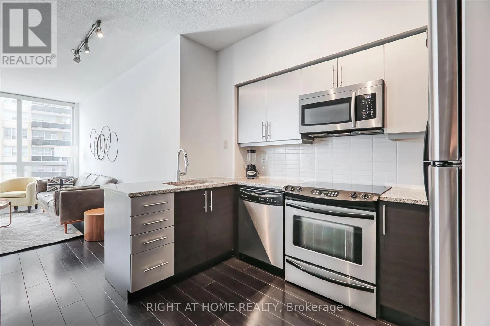 908 - 83 REDPATH AVENUE