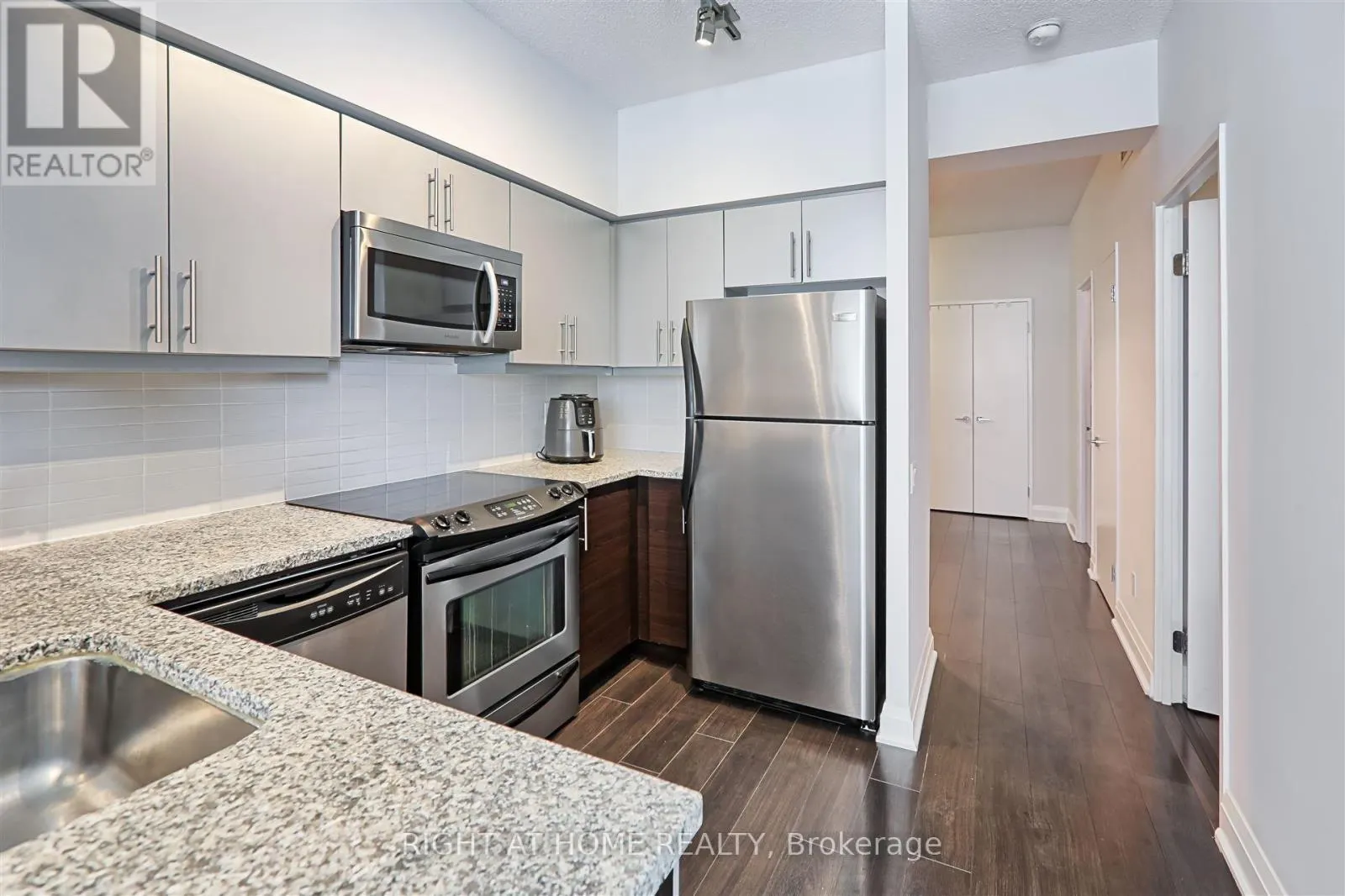 908 - 83 REDPATH AVENUE