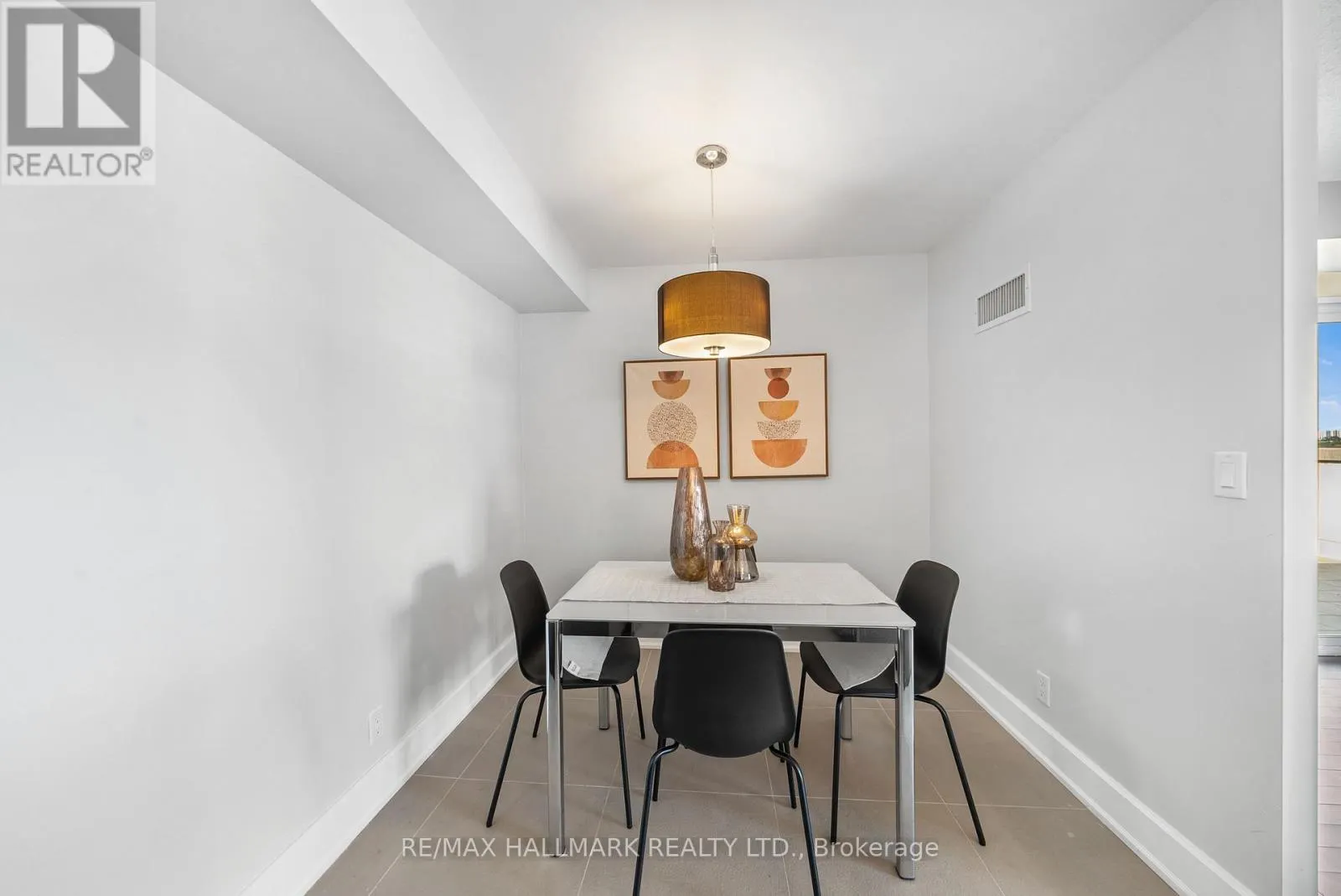 708 - 676 SHEPPARD AVENUE E