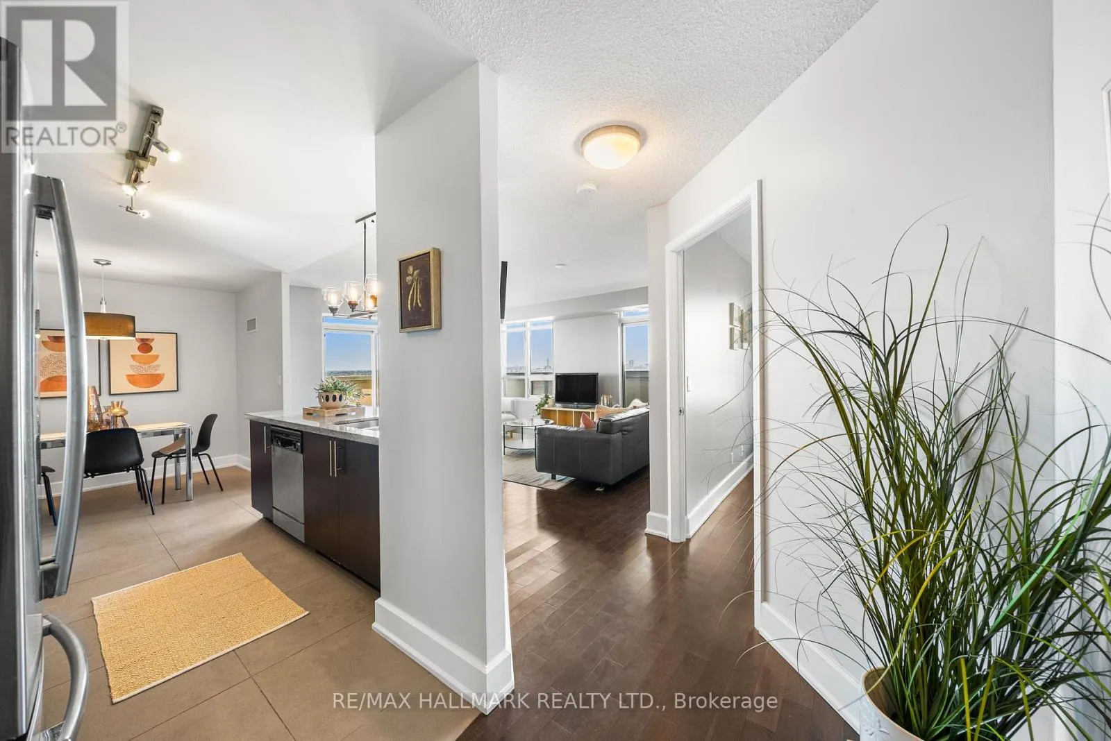 708 - 676 SHEPPARD AVENUE E