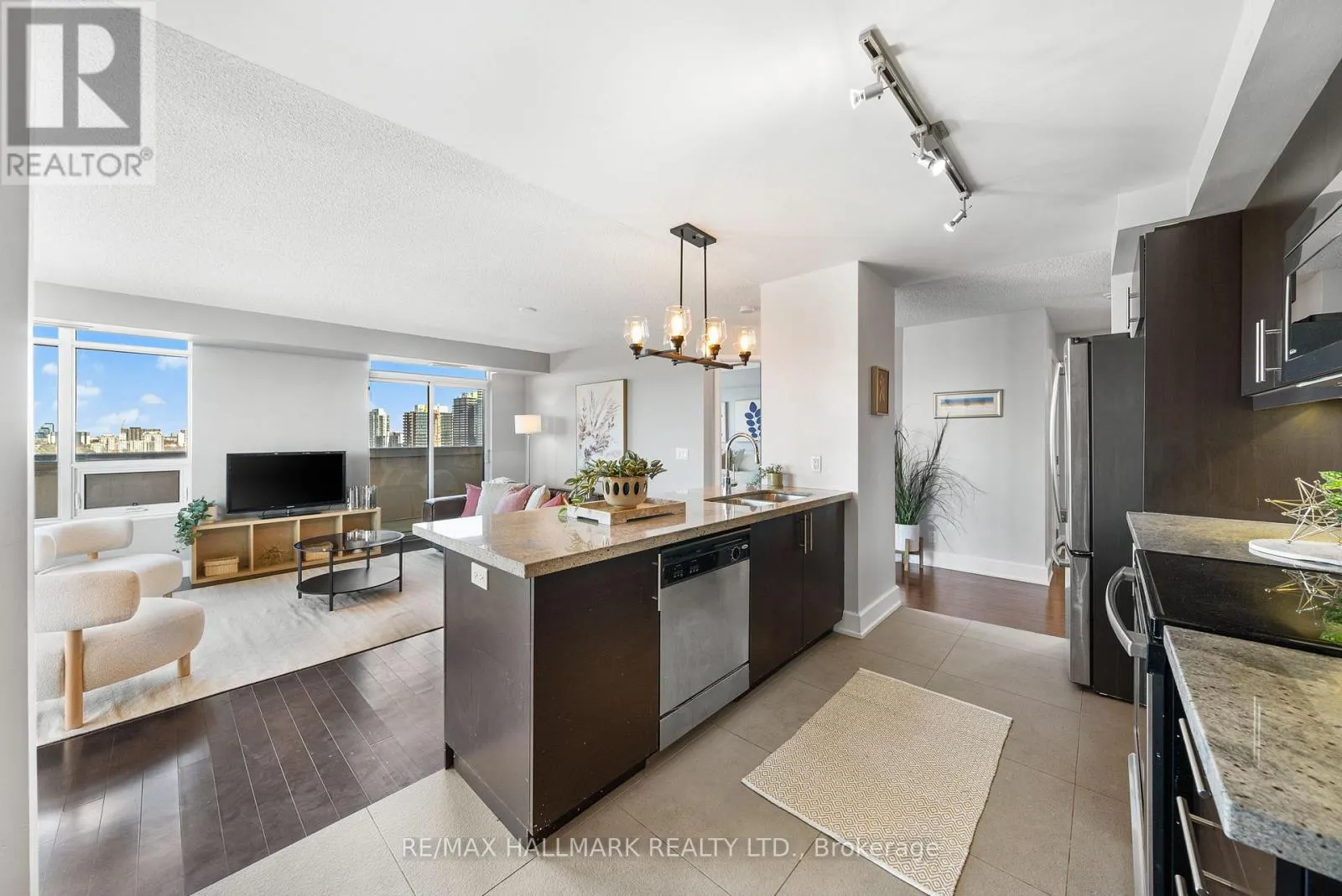 708 - 676 SHEPPARD AVENUE E