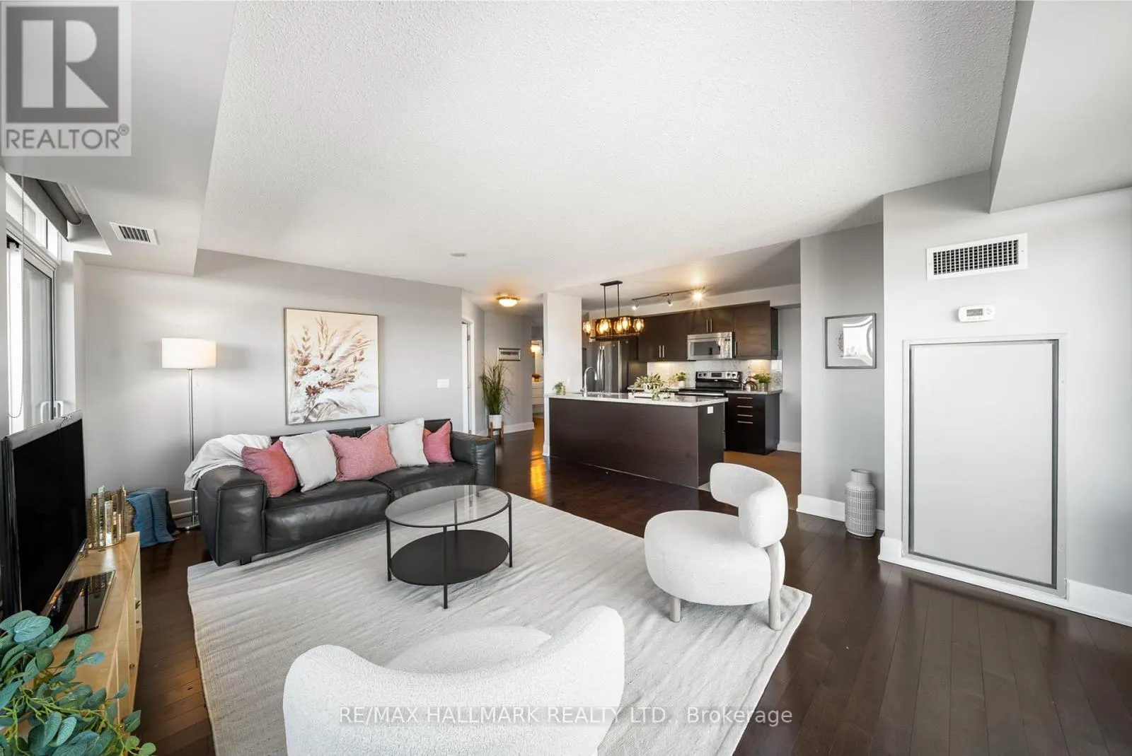 708 - 676 SHEPPARD AVENUE E