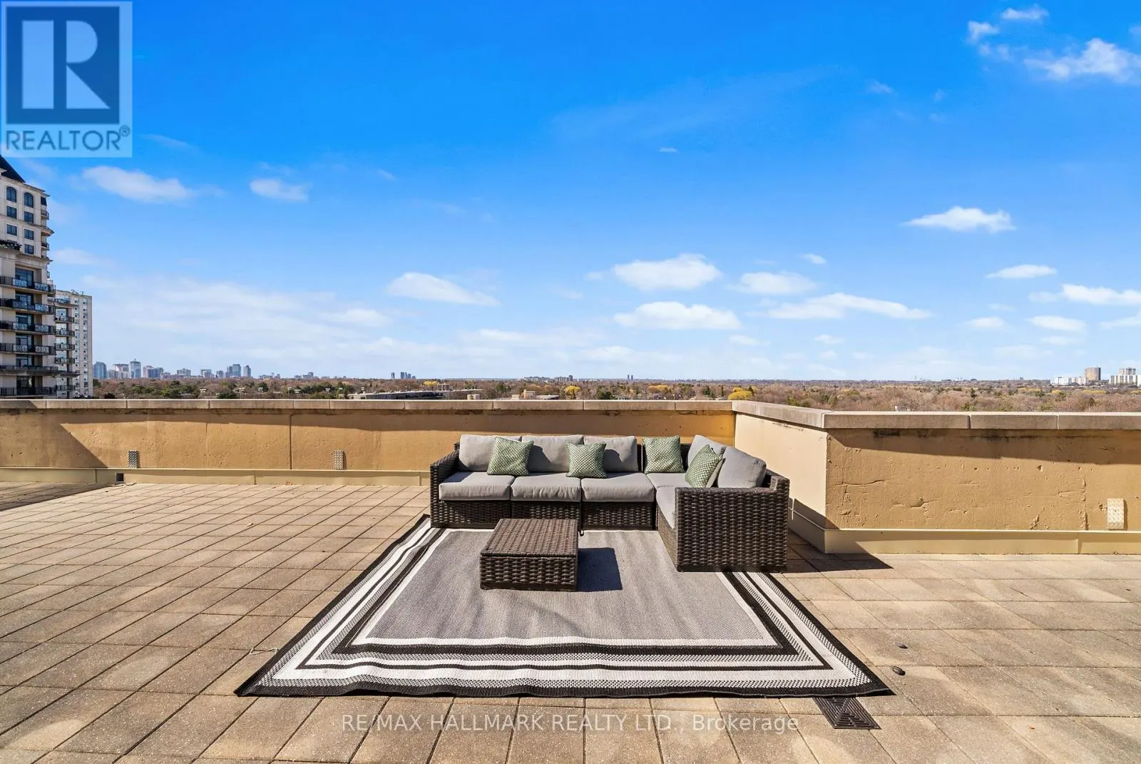 708 - 676 SHEPPARD AVENUE E