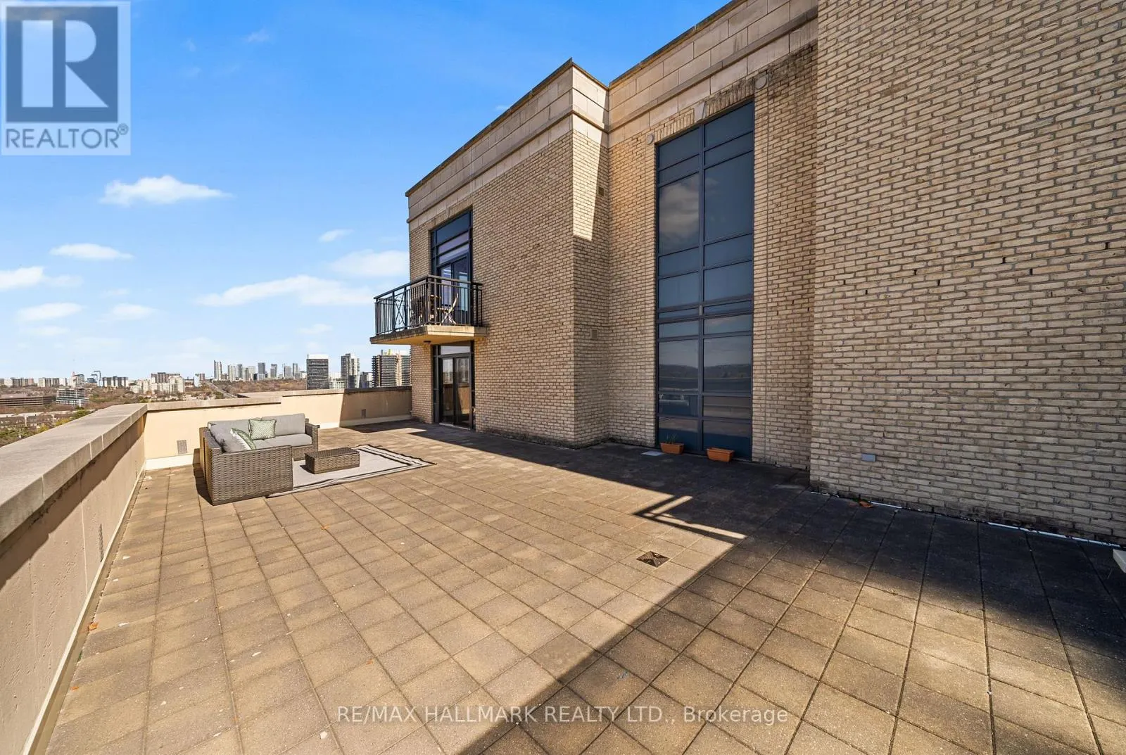 708 - 676 SHEPPARD AVENUE E