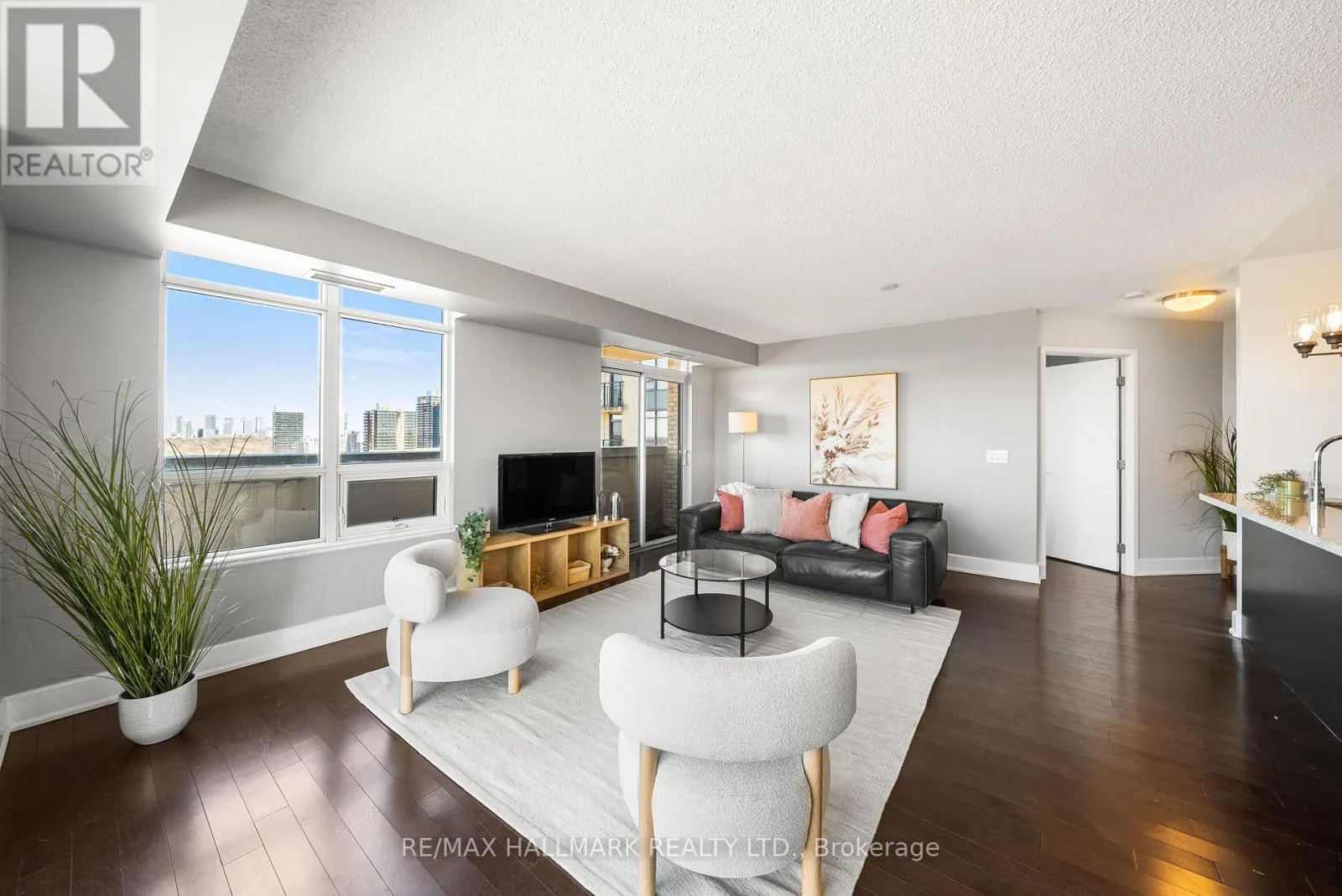 708 - 676 SHEPPARD AVENUE E