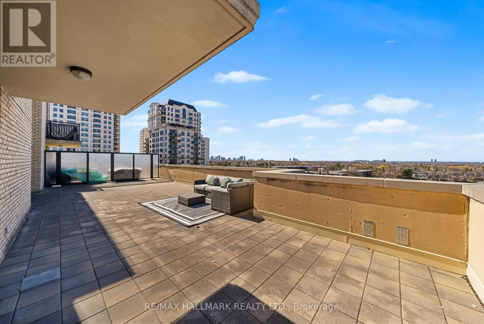 708 - 676 SHEPPARD AVENUE E