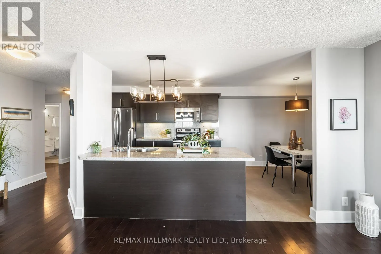 708 - 676 SHEPPARD AVENUE E