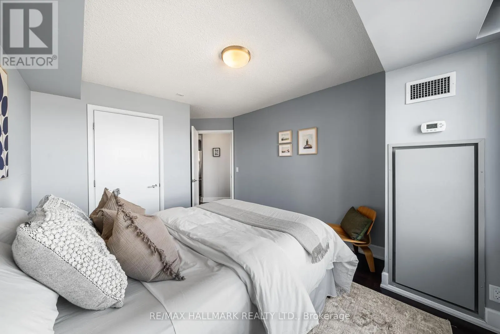 708 - 676 SHEPPARD AVENUE E