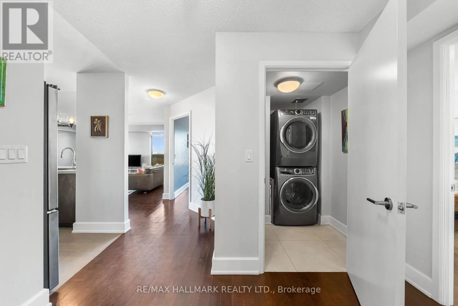 708 - 676 SHEPPARD AVENUE E
