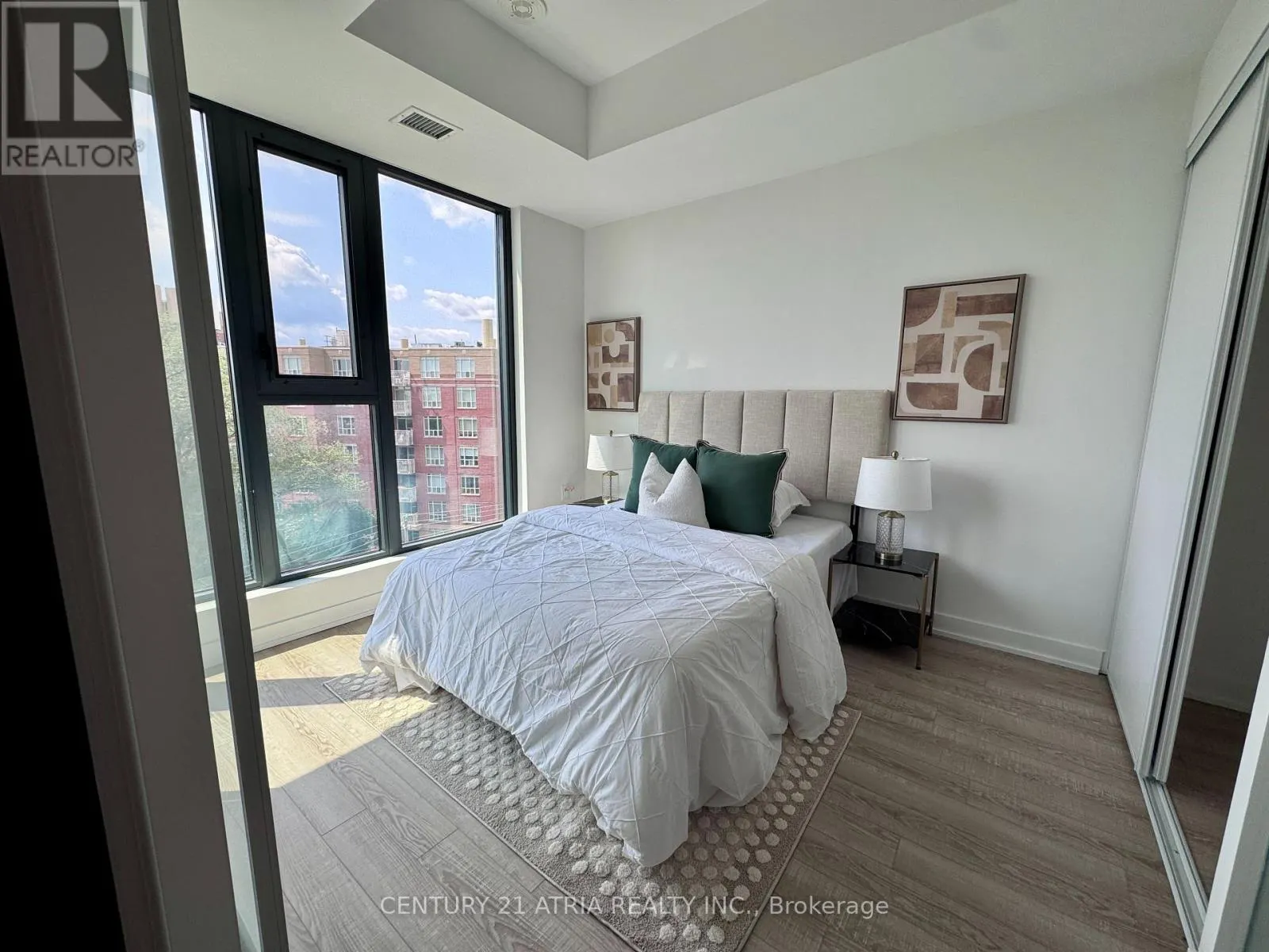 612 - 250 LAWRENCE AVENUE W