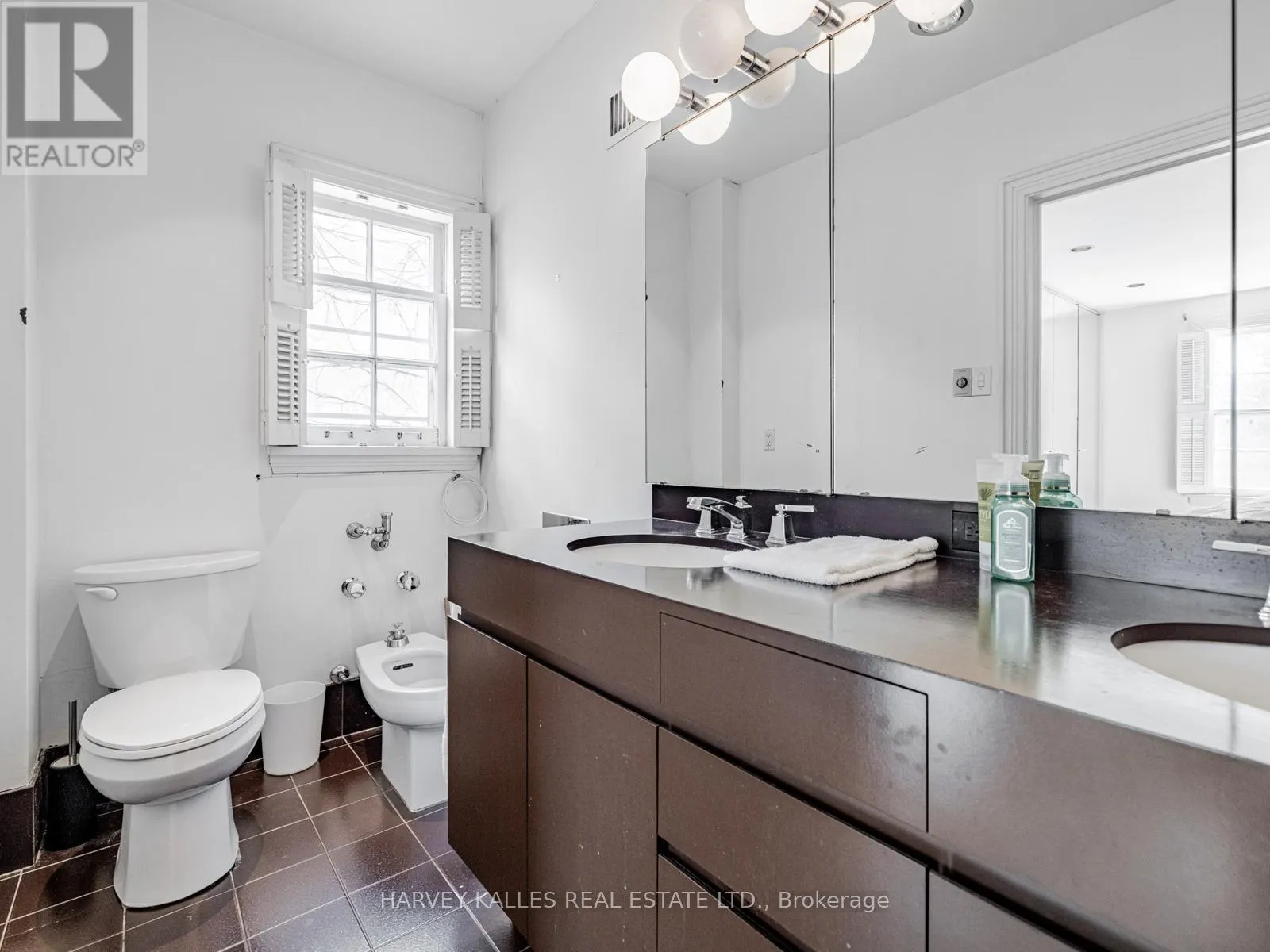 2 SILVERWOOD AVENUE
