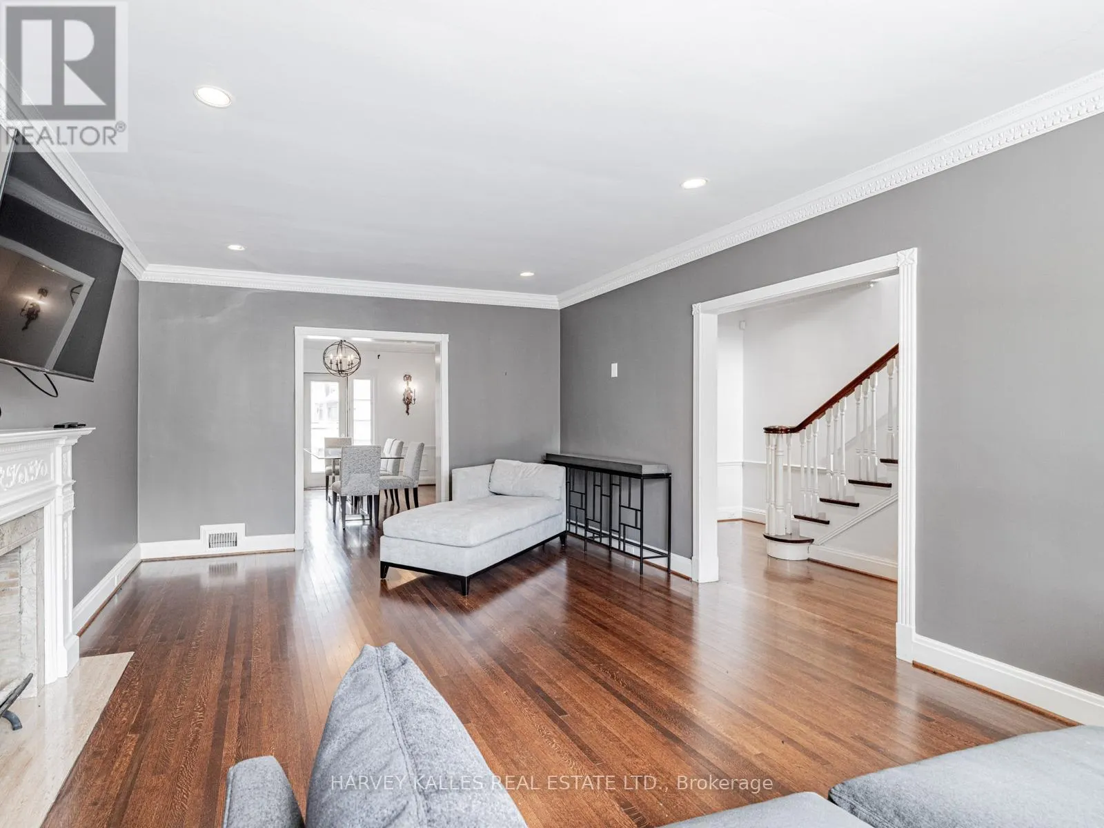 2 SILVERWOOD AVENUE