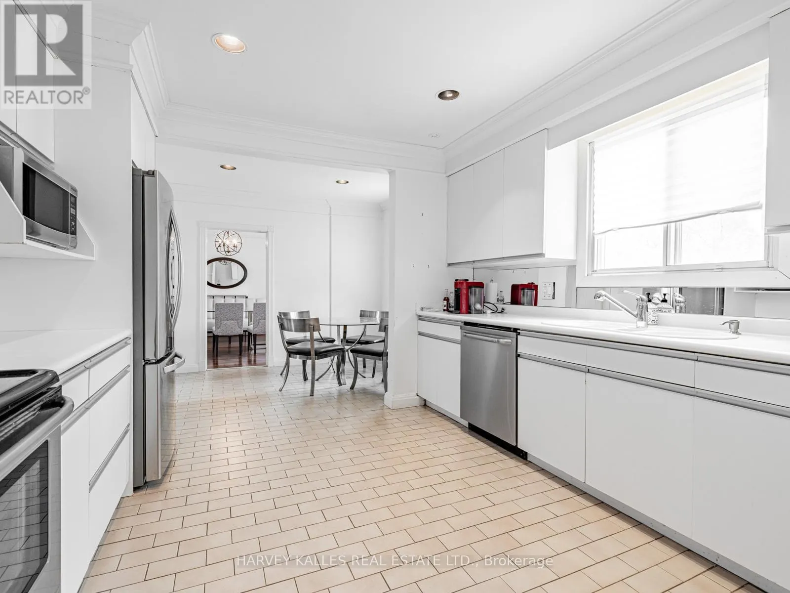 2 SILVERWOOD AVENUE