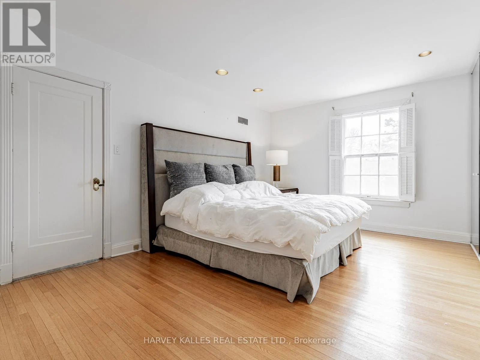 2 SILVERWOOD AVENUE