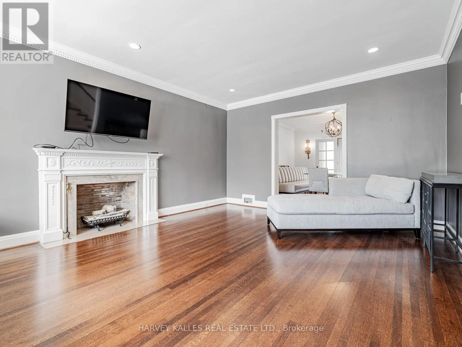 2 SILVERWOOD AVENUE