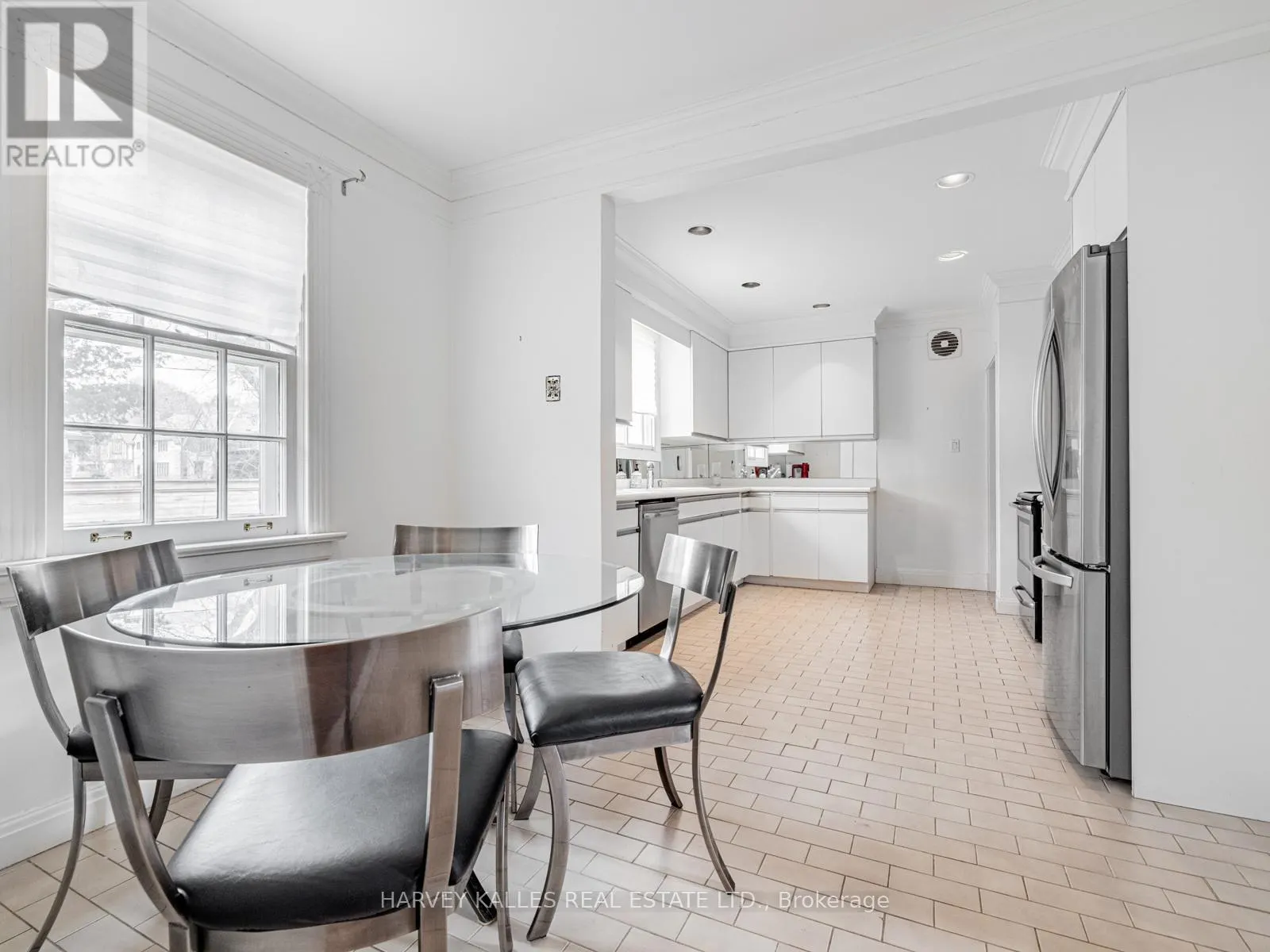 2 SILVERWOOD AVENUE