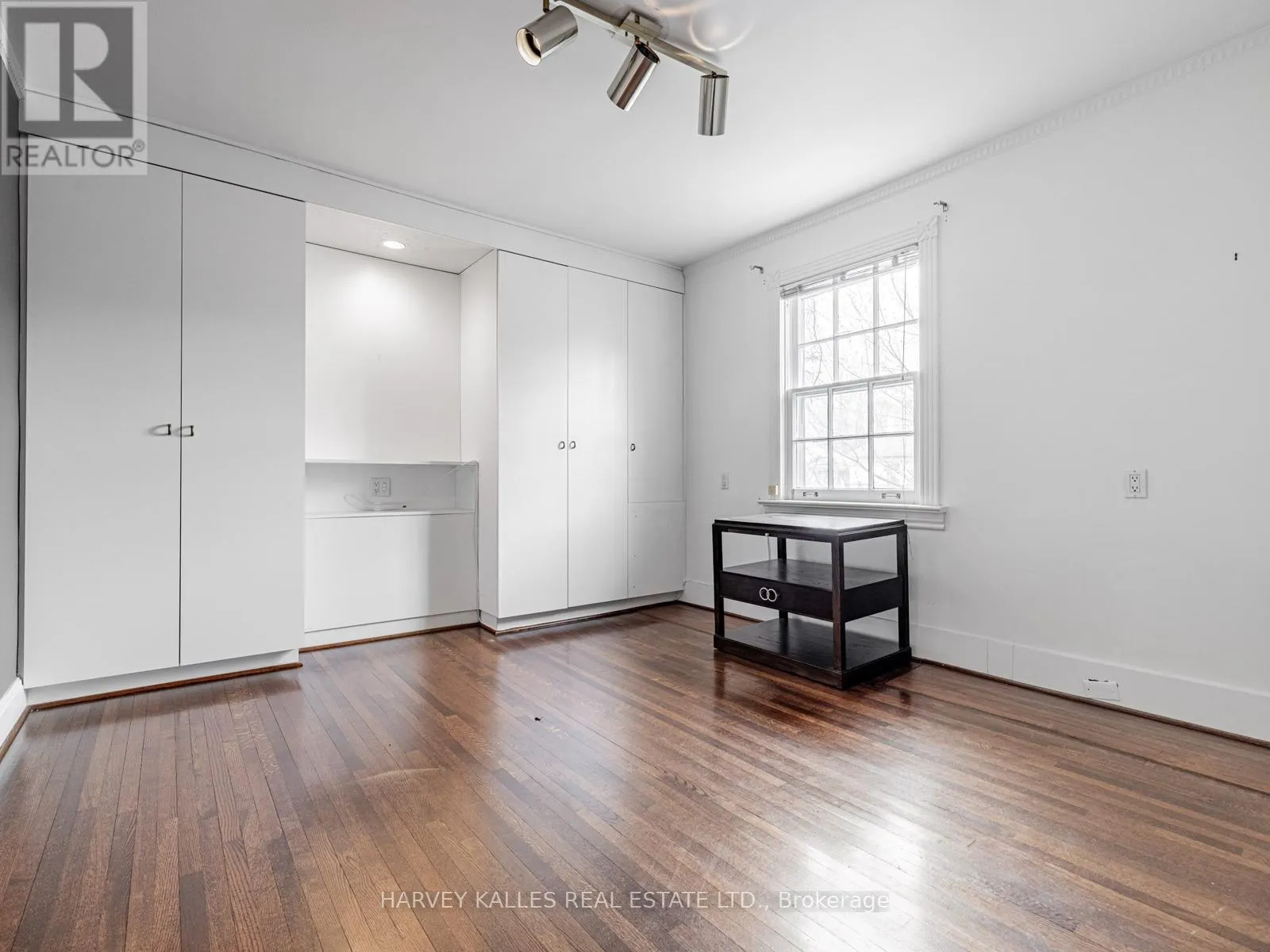 2 SILVERWOOD AVENUE