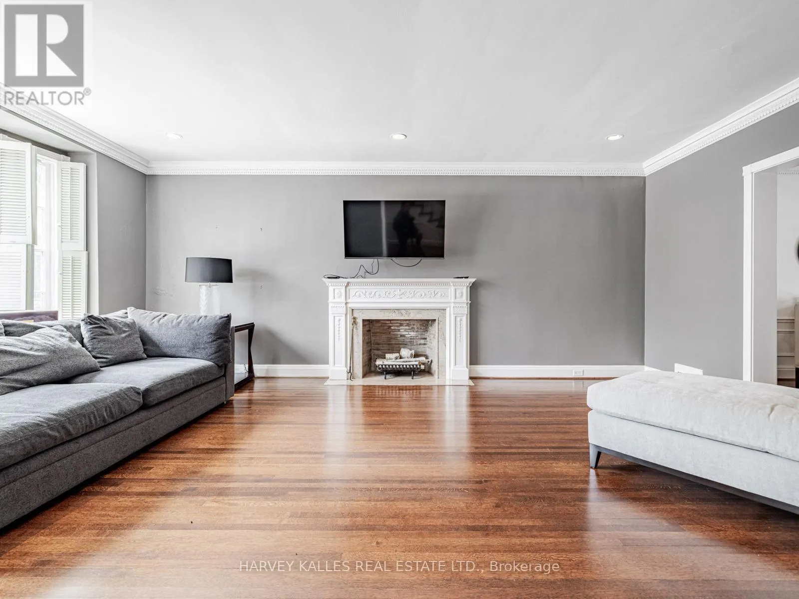 2 SILVERWOOD AVENUE