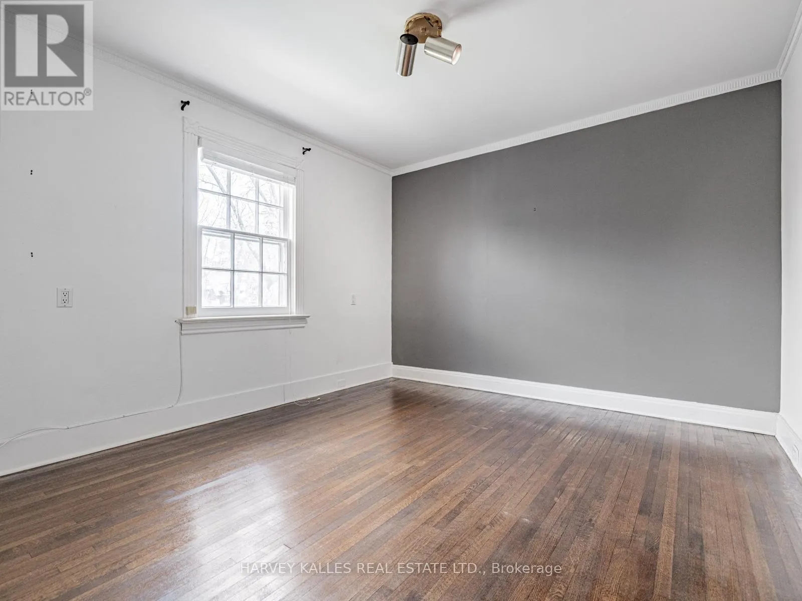 2 SILVERWOOD AVENUE