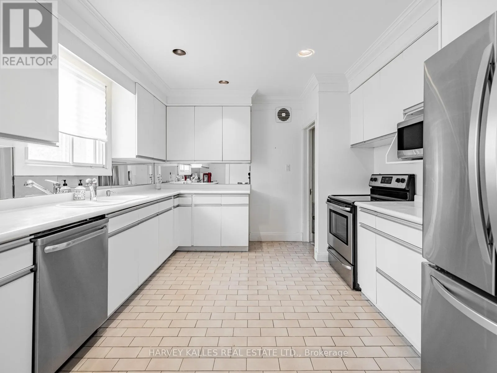 2 SILVERWOOD AVENUE