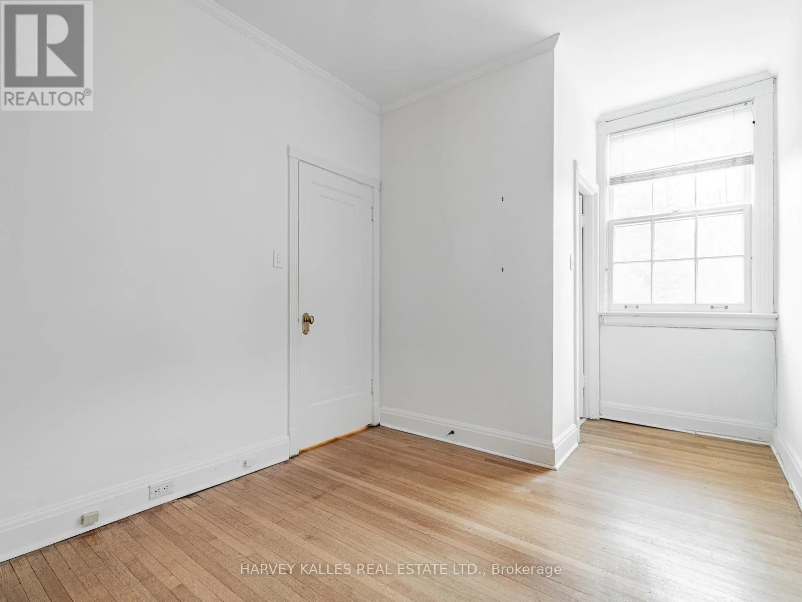 2 SILVERWOOD AVENUE