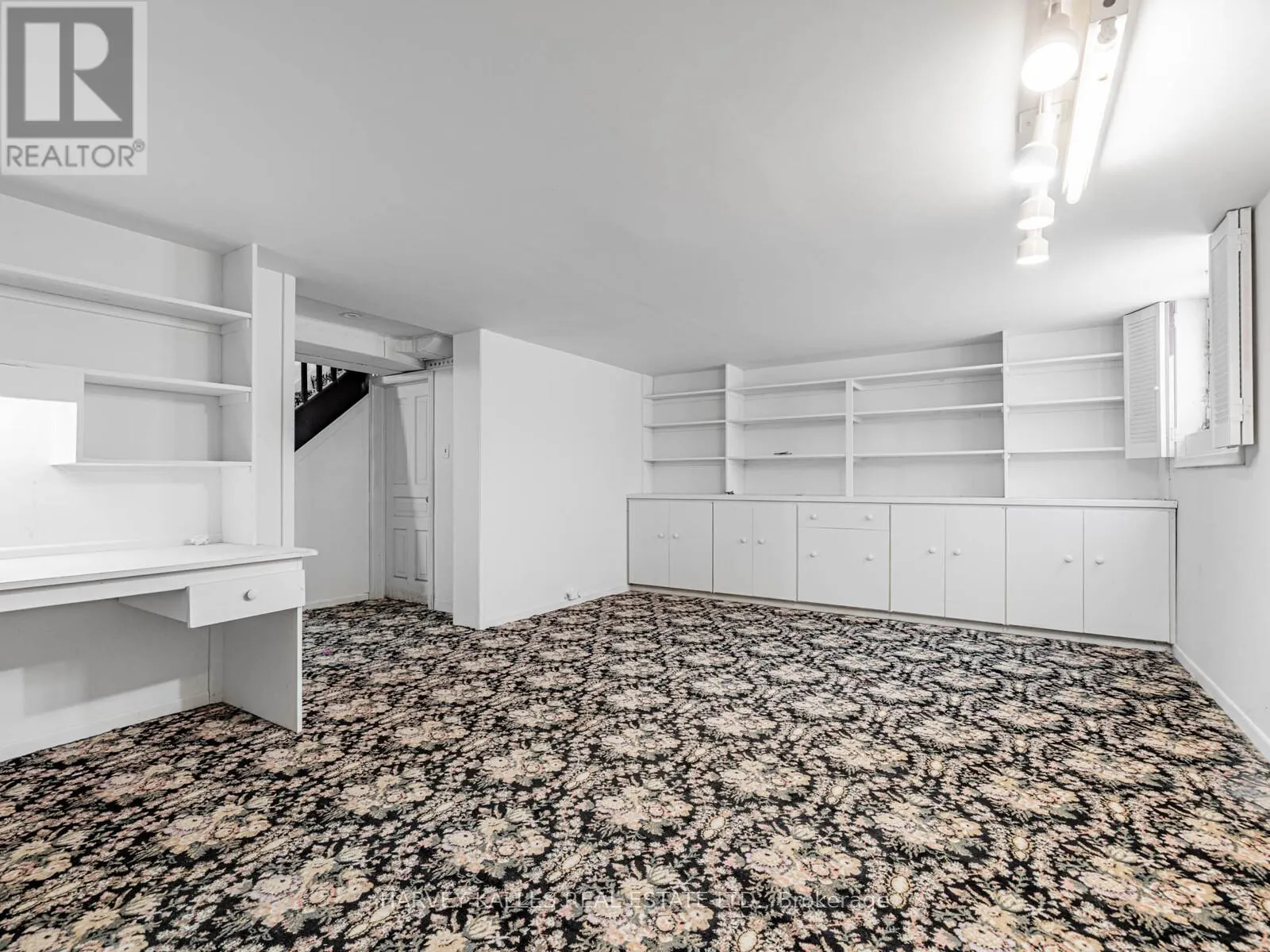 2 SILVERWOOD AVENUE