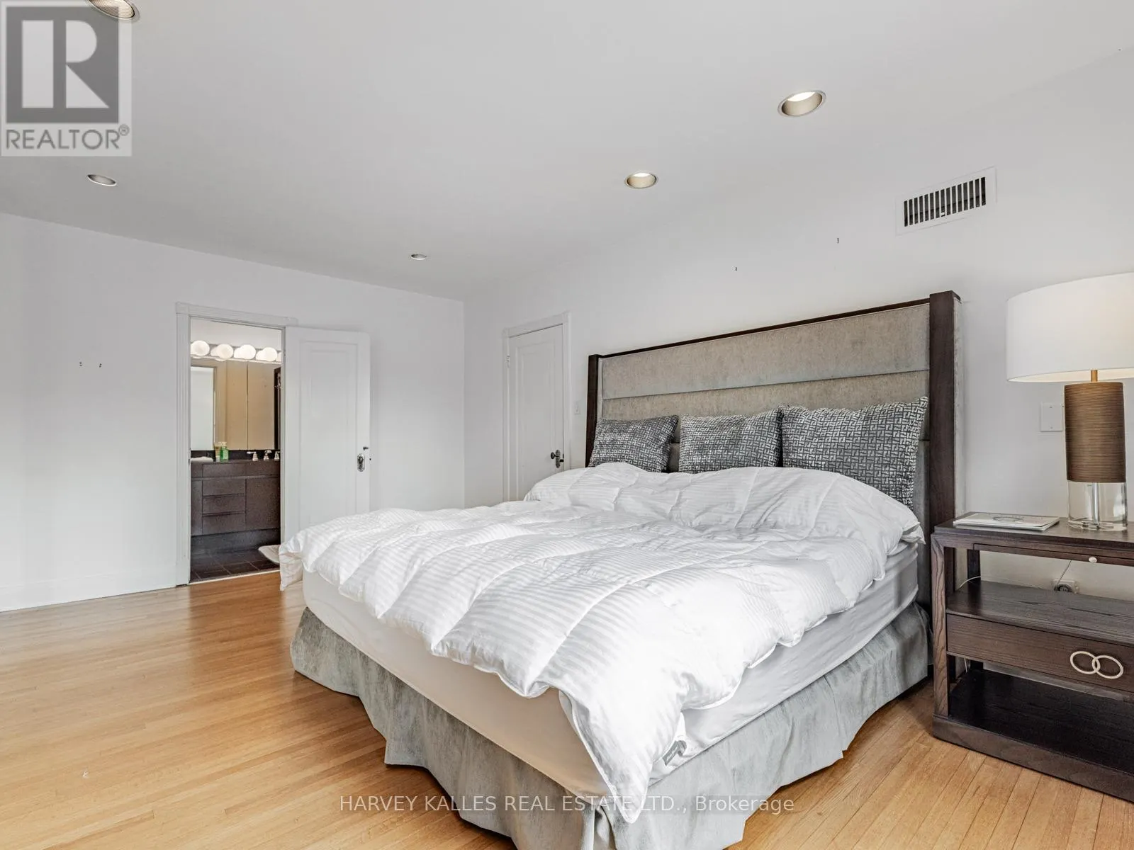 2 SILVERWOOD AVENUE