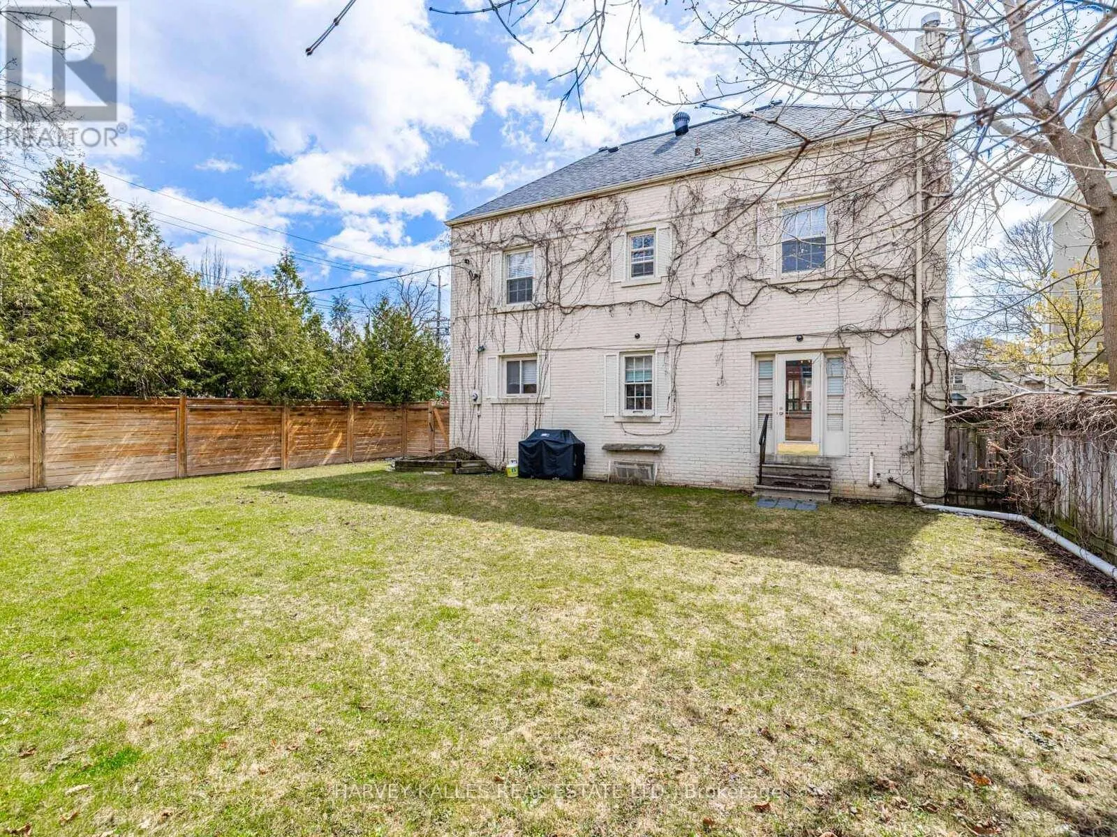 2 SILVERWOOD AVENUE
