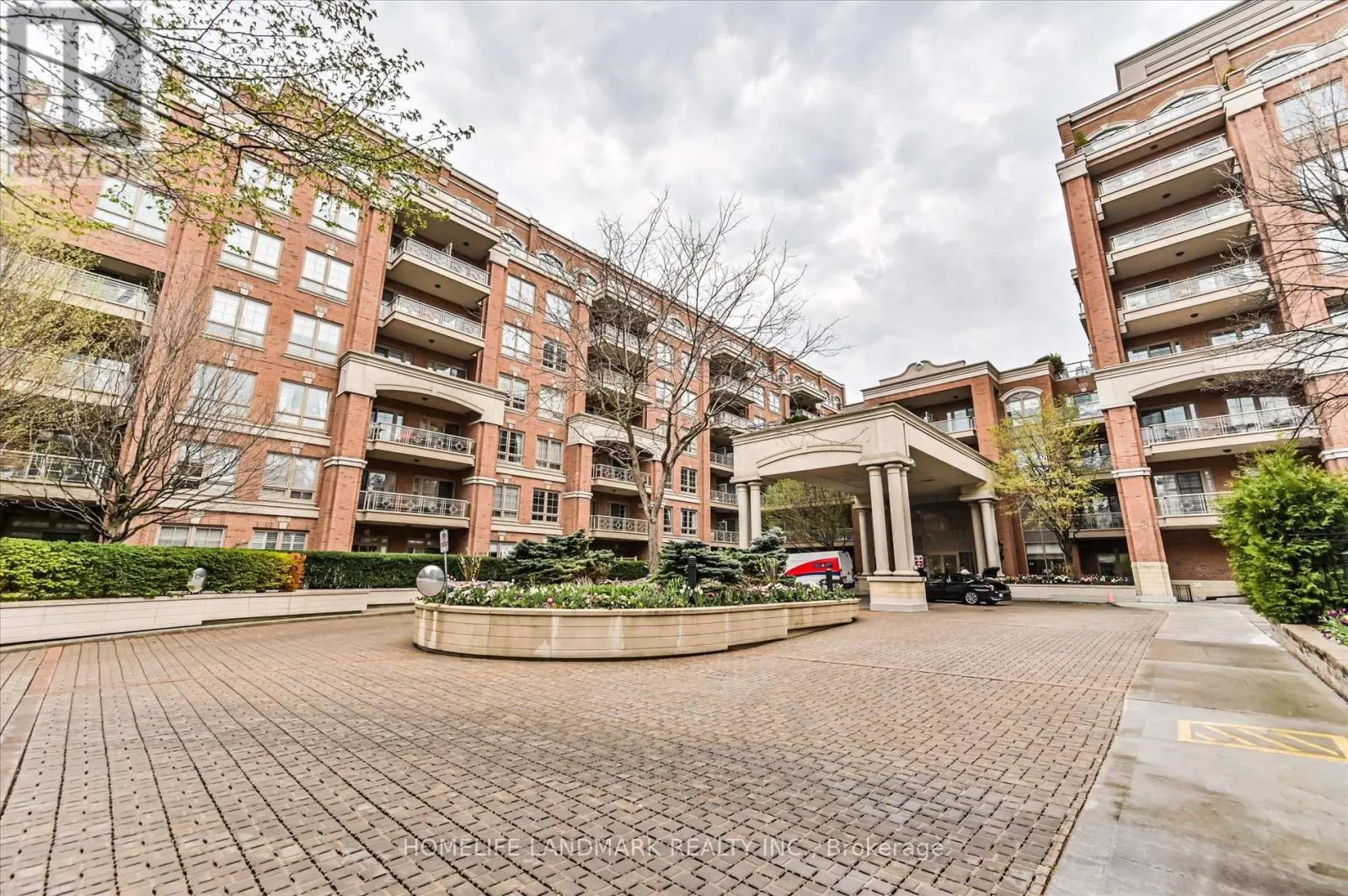 221 - 20 BURKEBROOK PLACE