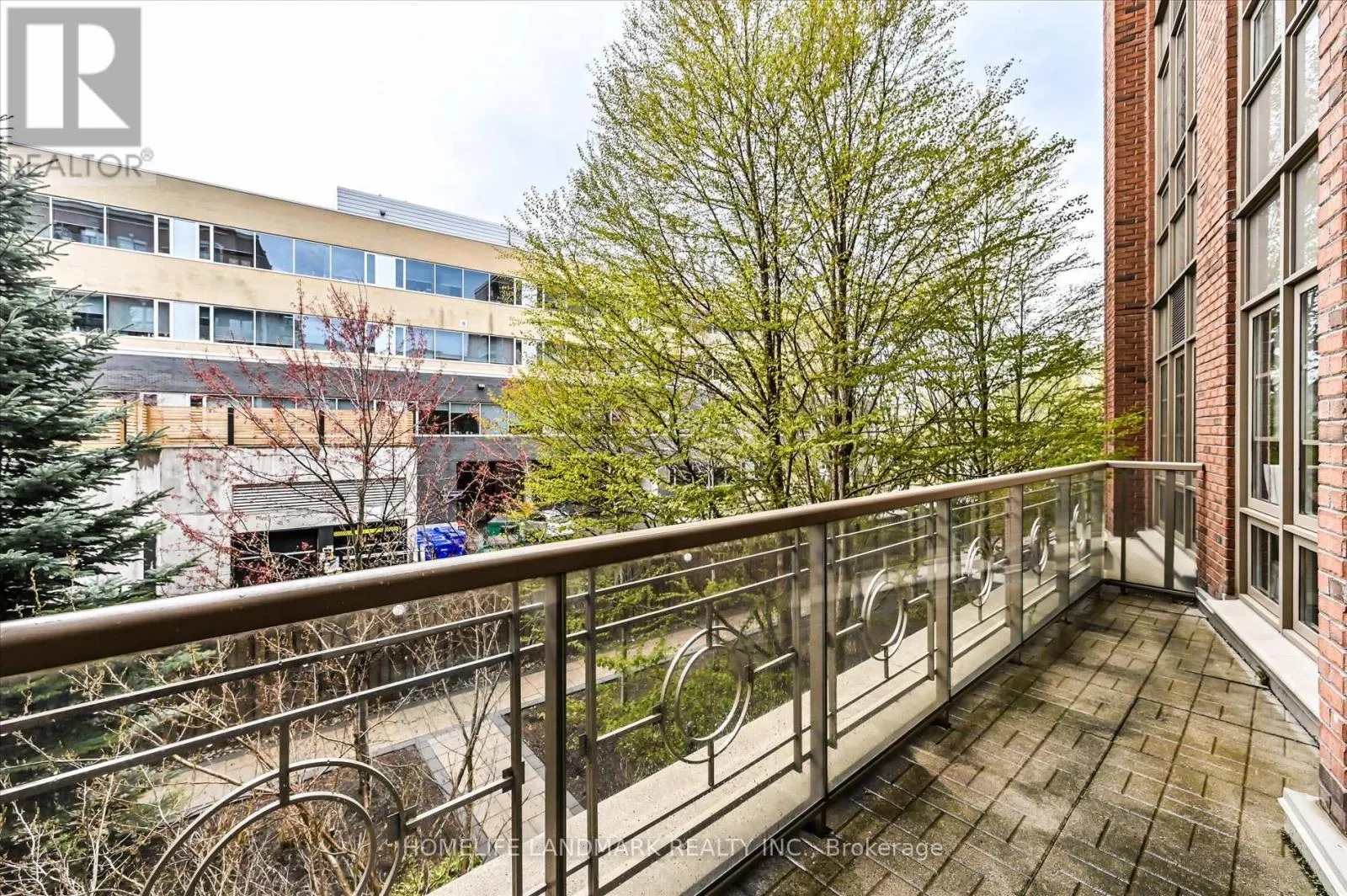 221 - 20 BURKEBROOK PLACE