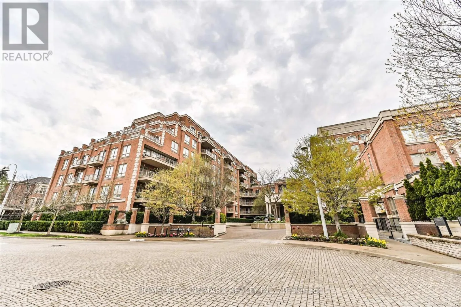 221 - 20 BURKEBROOK PLACE