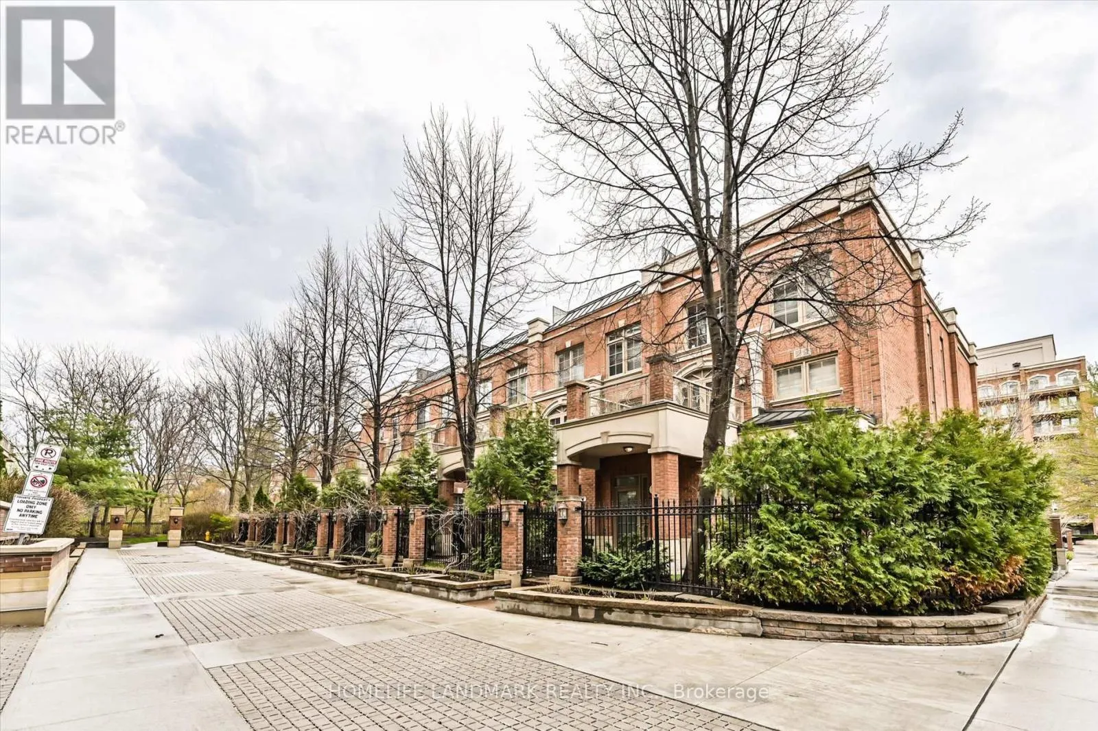 221 - 20 BURKEBROOK PLACE