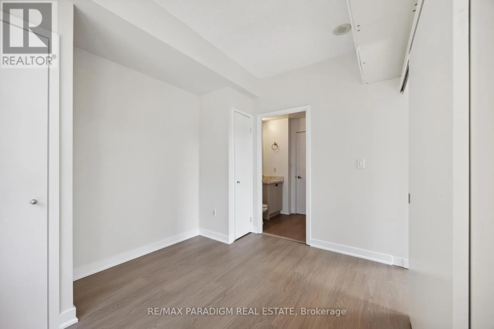 611 - 9 SPADINA AVENUE