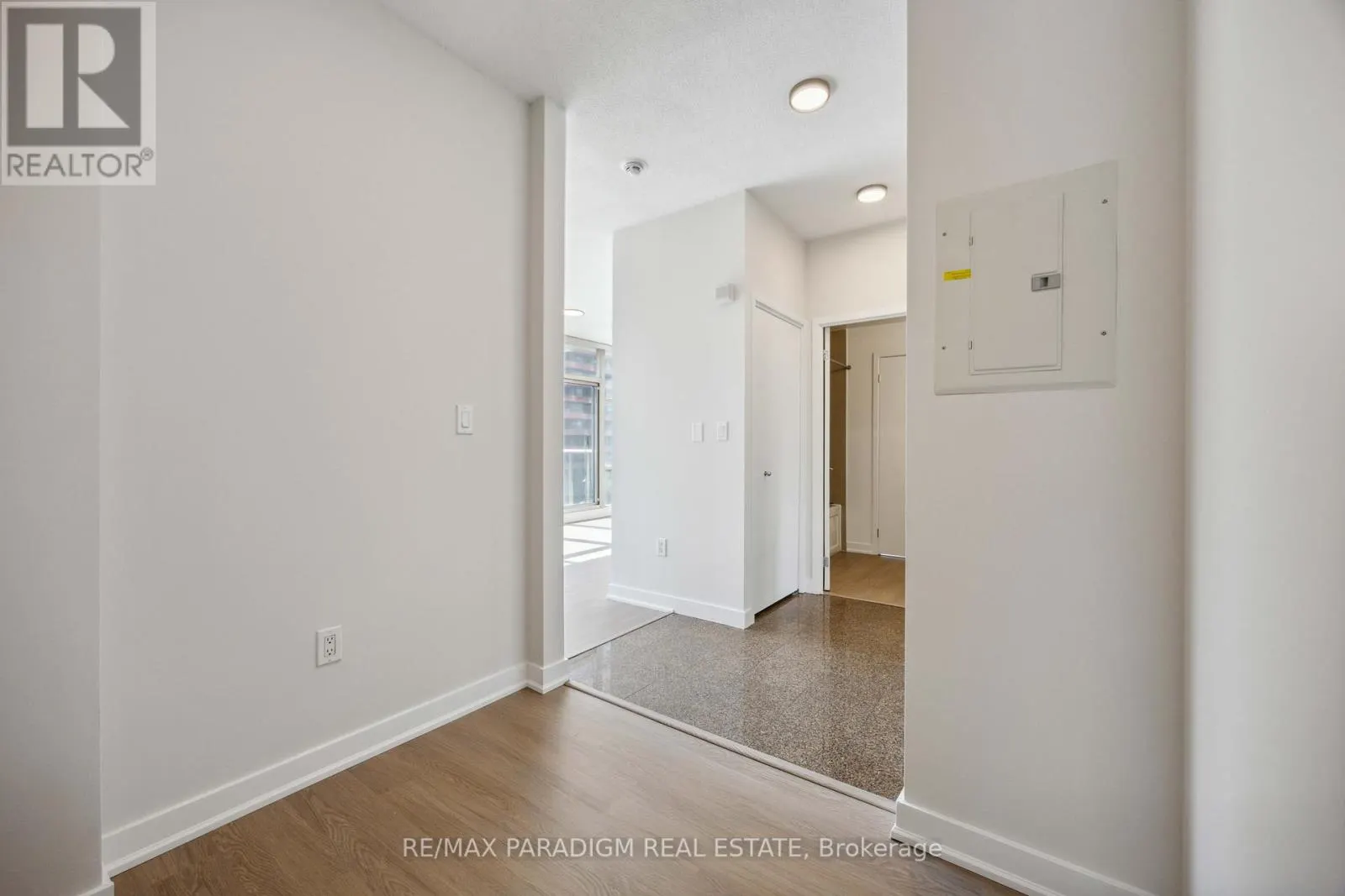611 - 9 SPADINA AVENUE