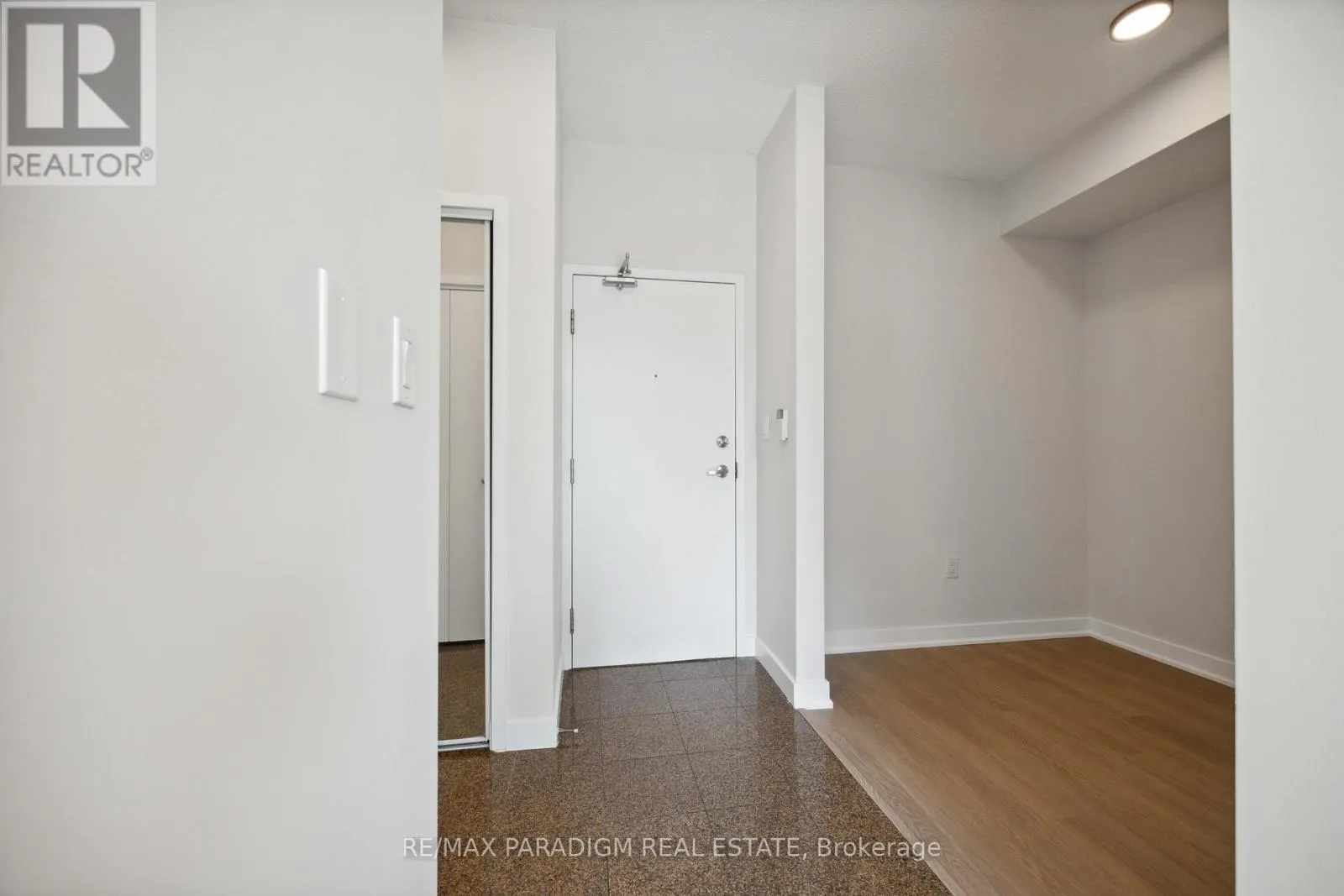 611 - 9 SPADINA AVENUE