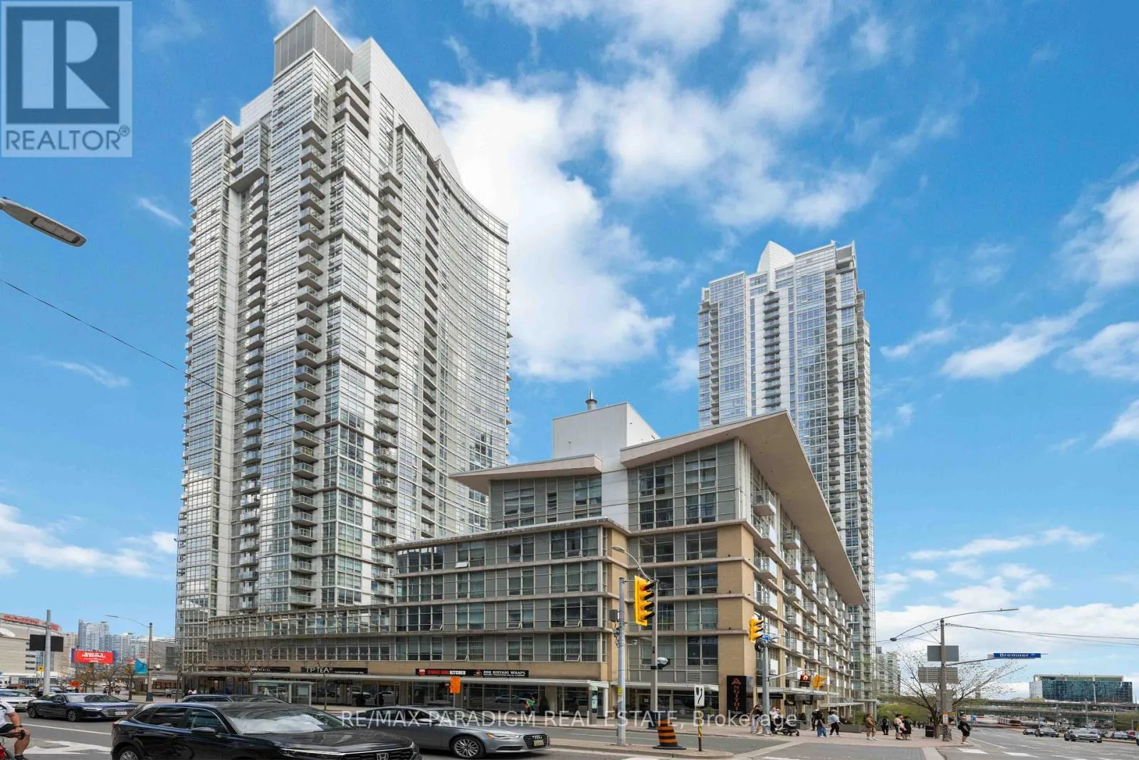 611 - 9 SPADINA AVENUE