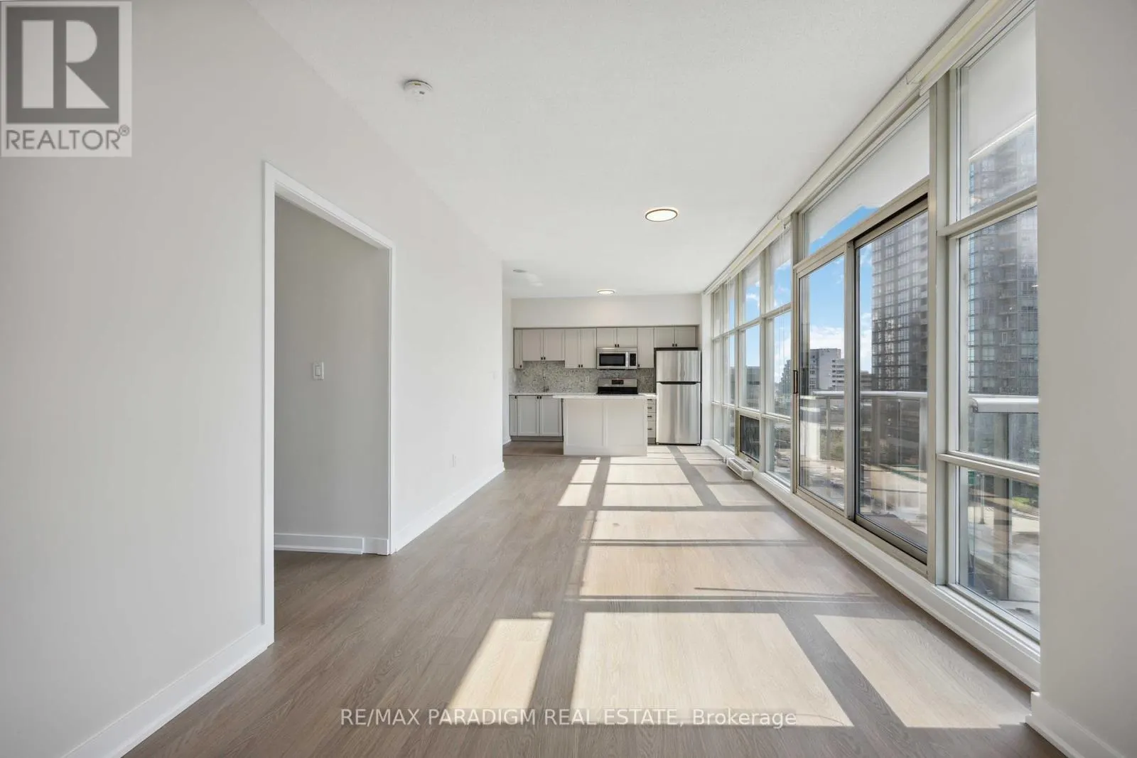 611 - 9 SPADINA AVENUE