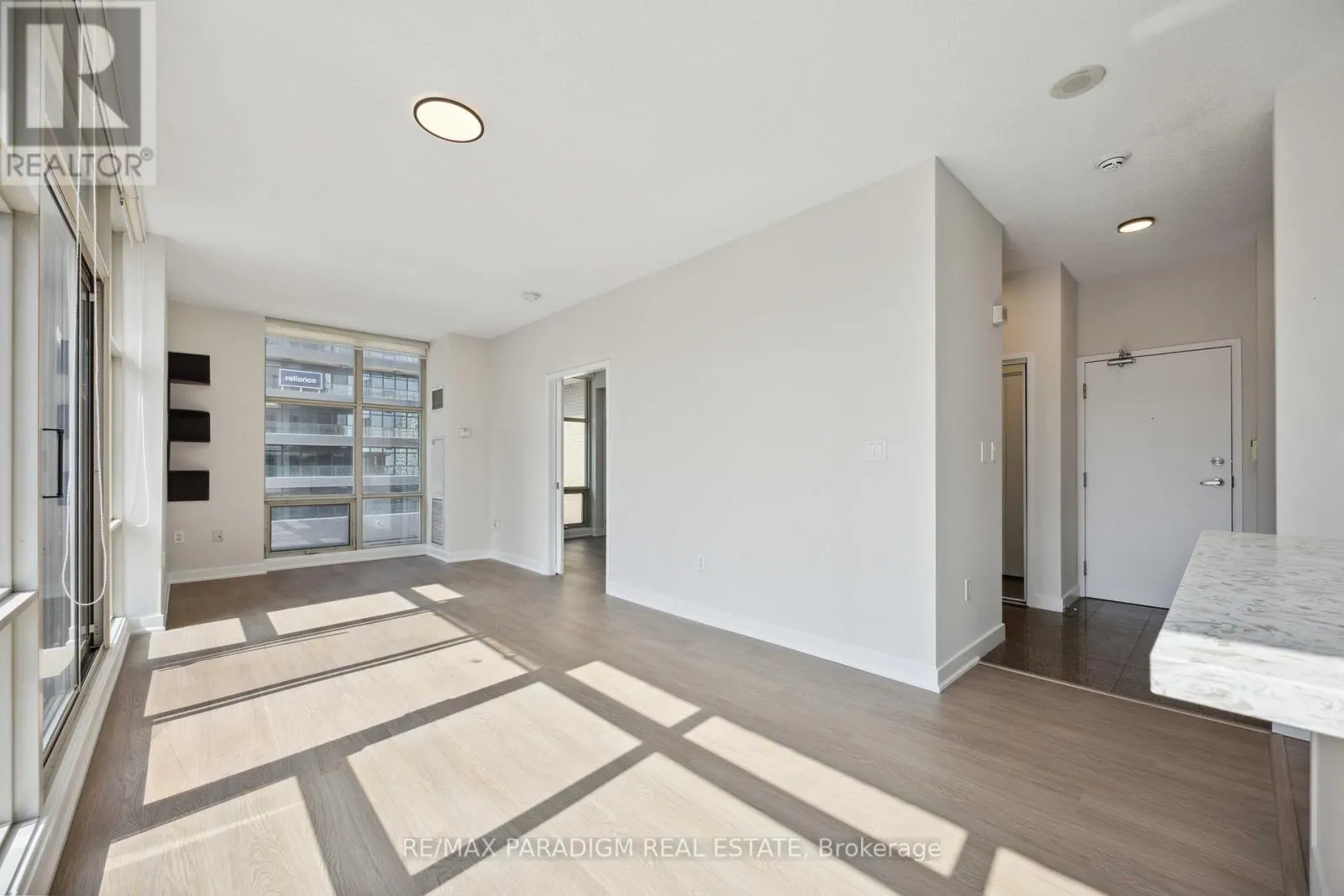 611 - 9 SPADINA AVENUE