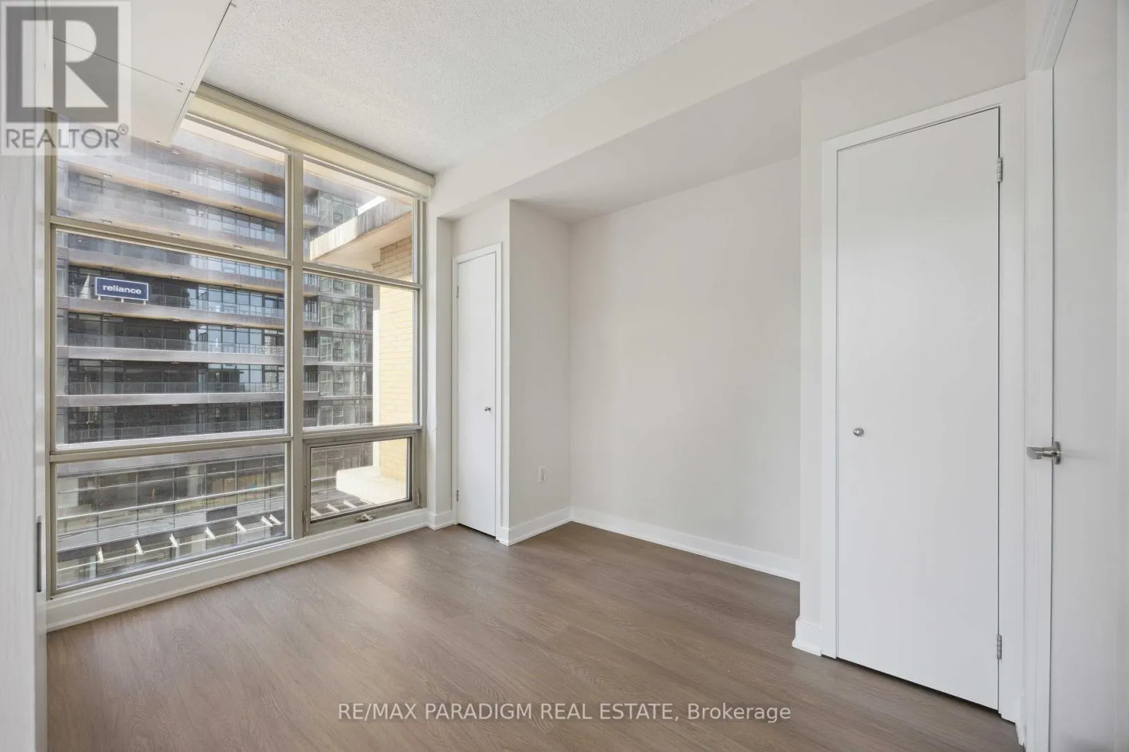 611 - 9 SPADINA AVENUE
