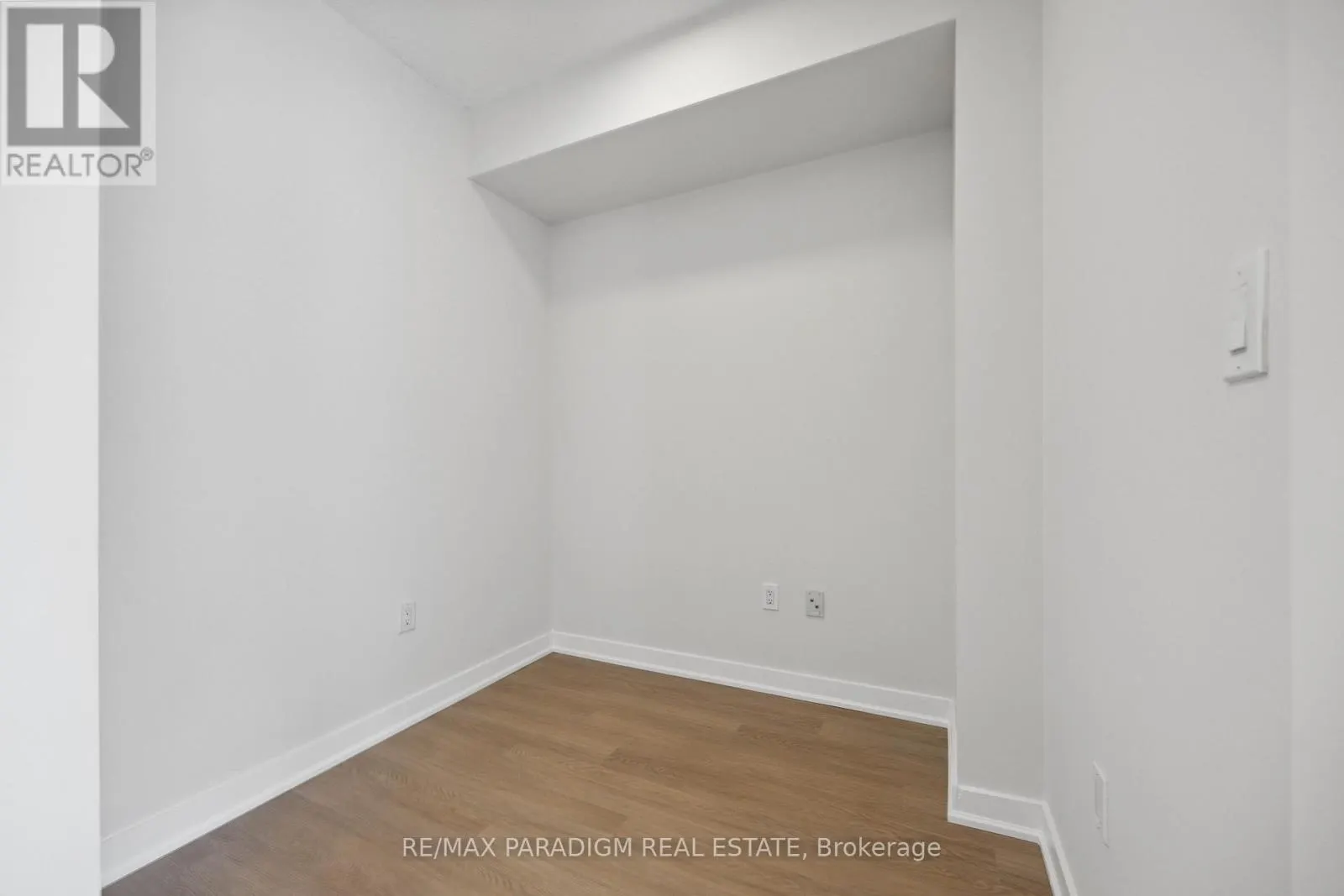 611 - 9 SPADINA AVENUE