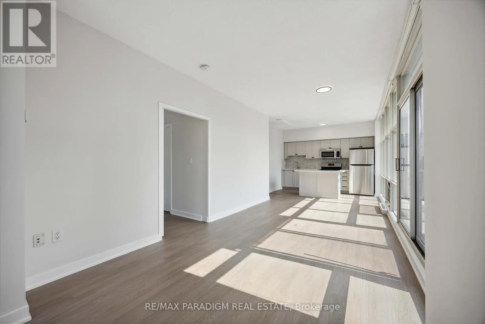 611 - 9 SPADINA AVENUE