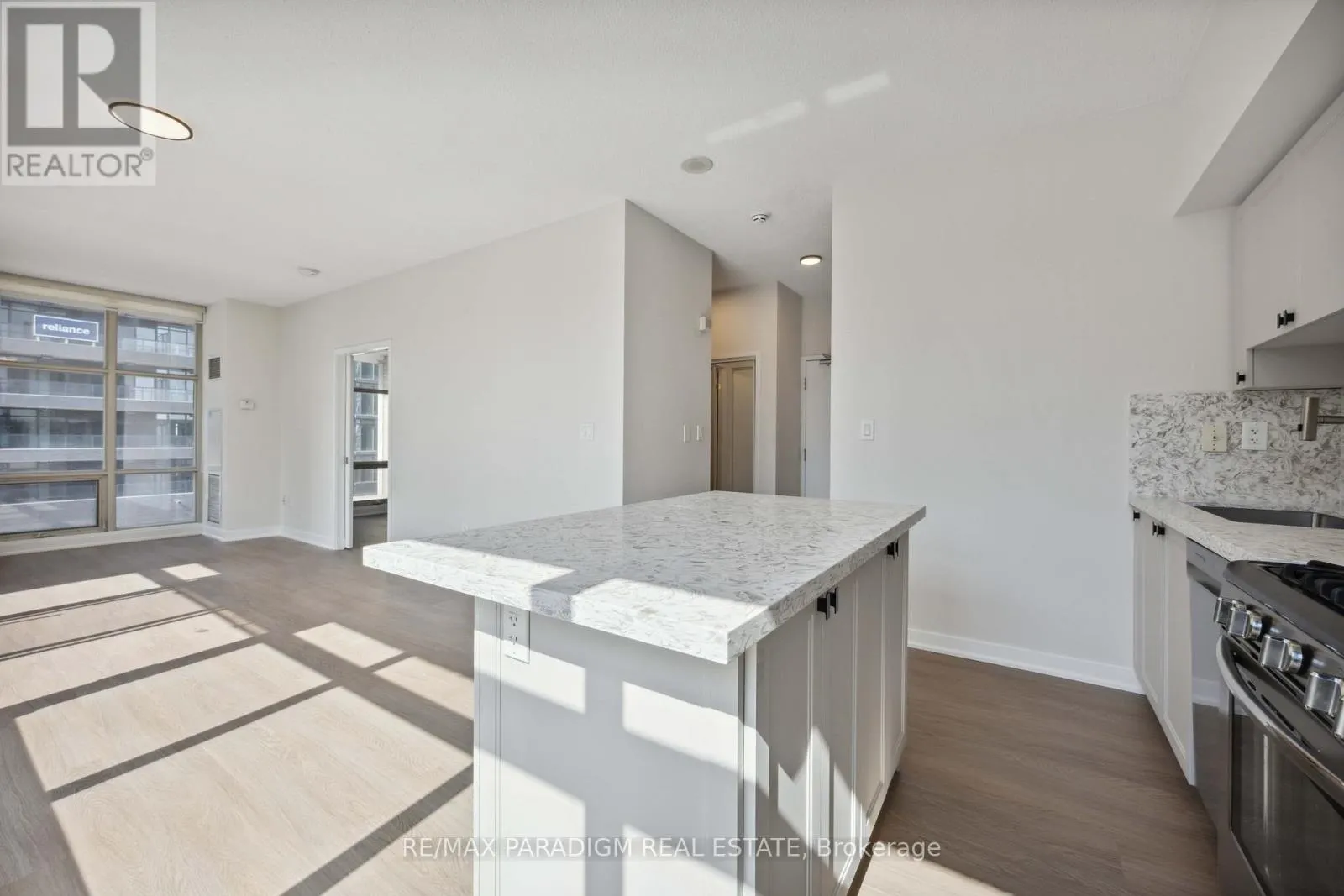 611 - 9 SPADINA AVENUE