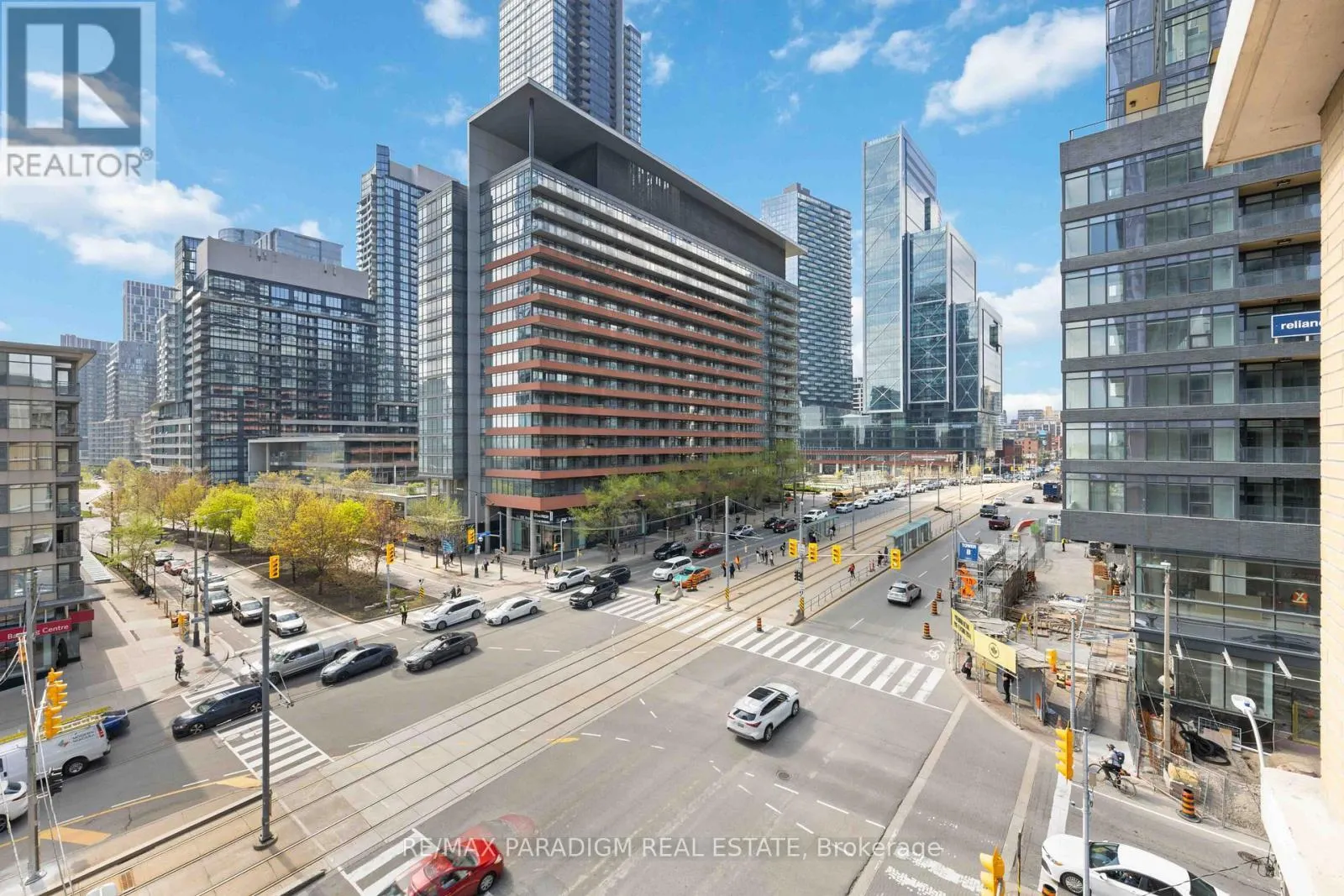 611 - 9 SPADINA AVENUE