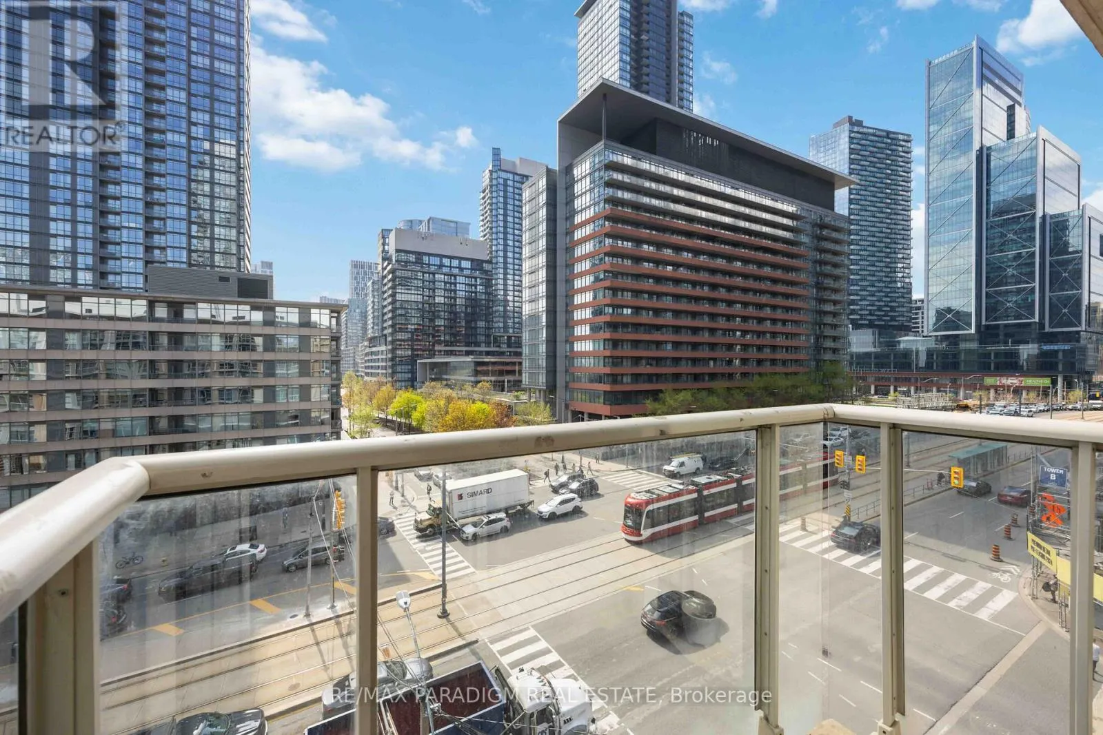 611 - 9 SPADINA AVENUE