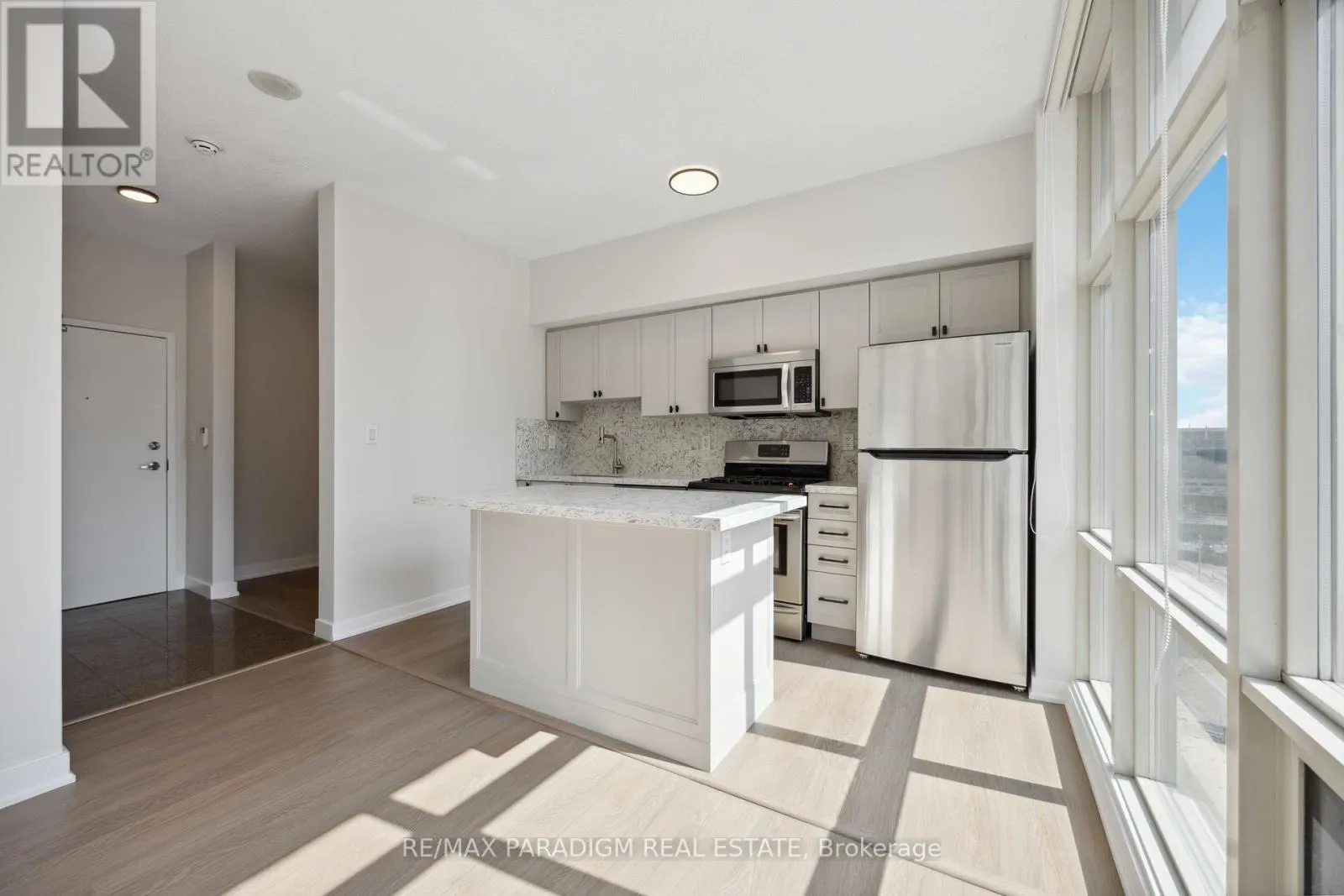 611 - 9 SPADINA AVENUE